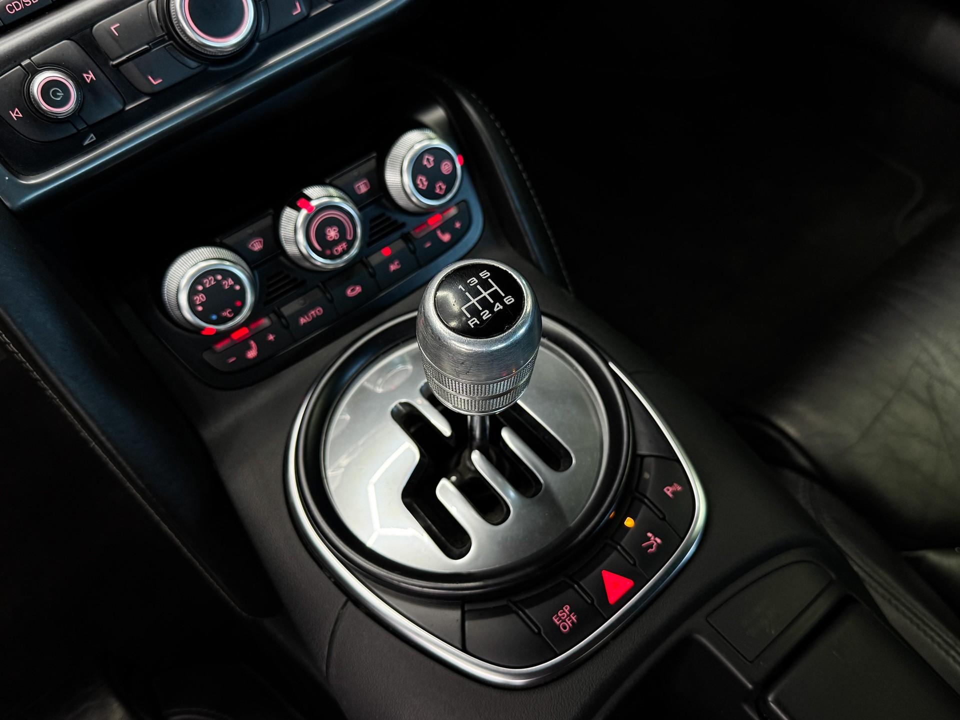 AUDI R8 Coupé 4.2-image-13