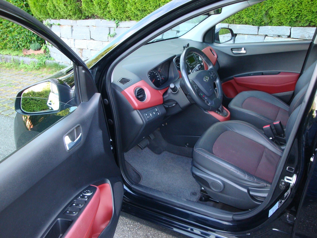 HYUNDAI i10 1.2 Premium Automatic-image-5