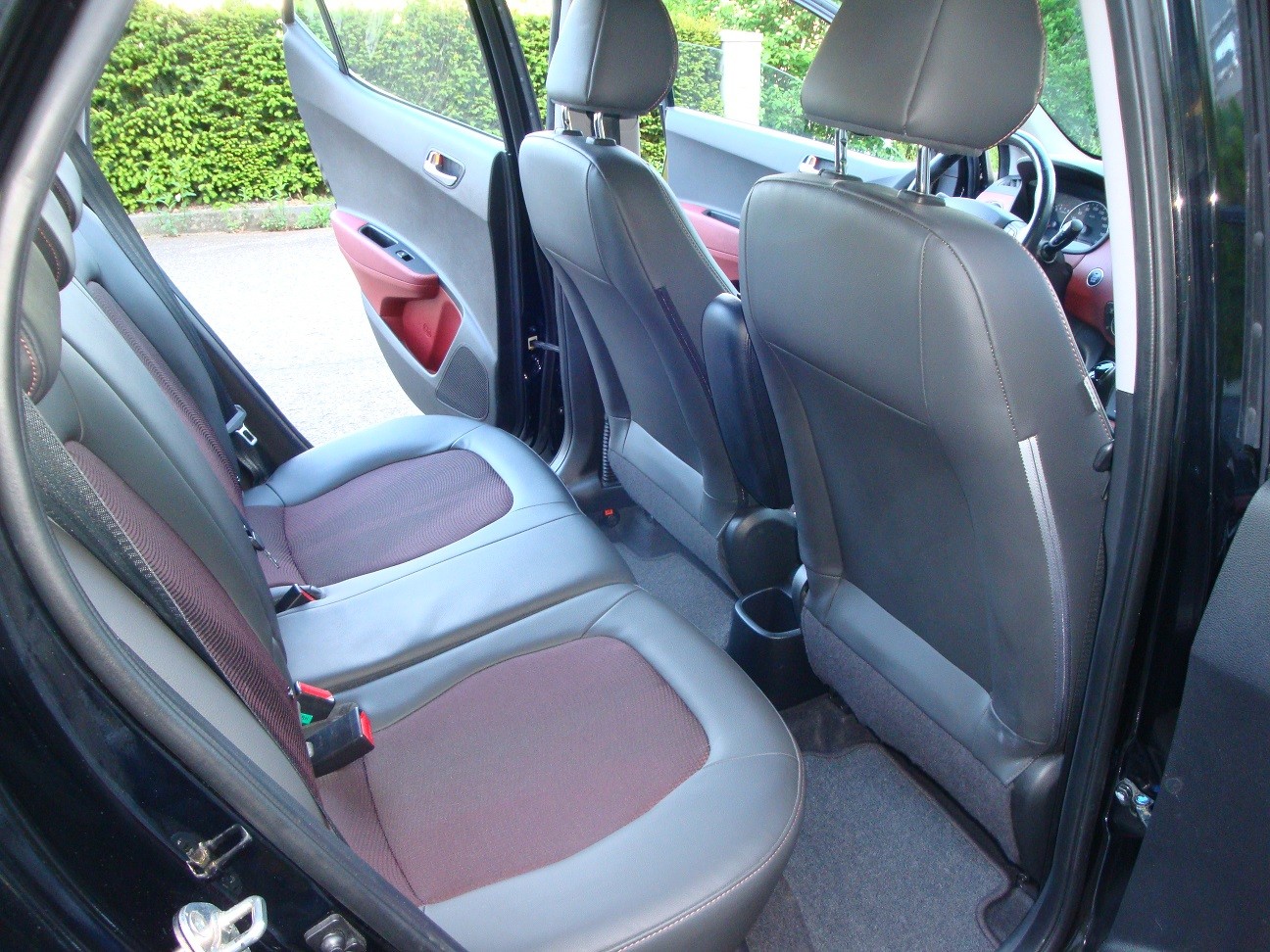 HYUNDAI i10 1.2 Premium Automatic-image-9