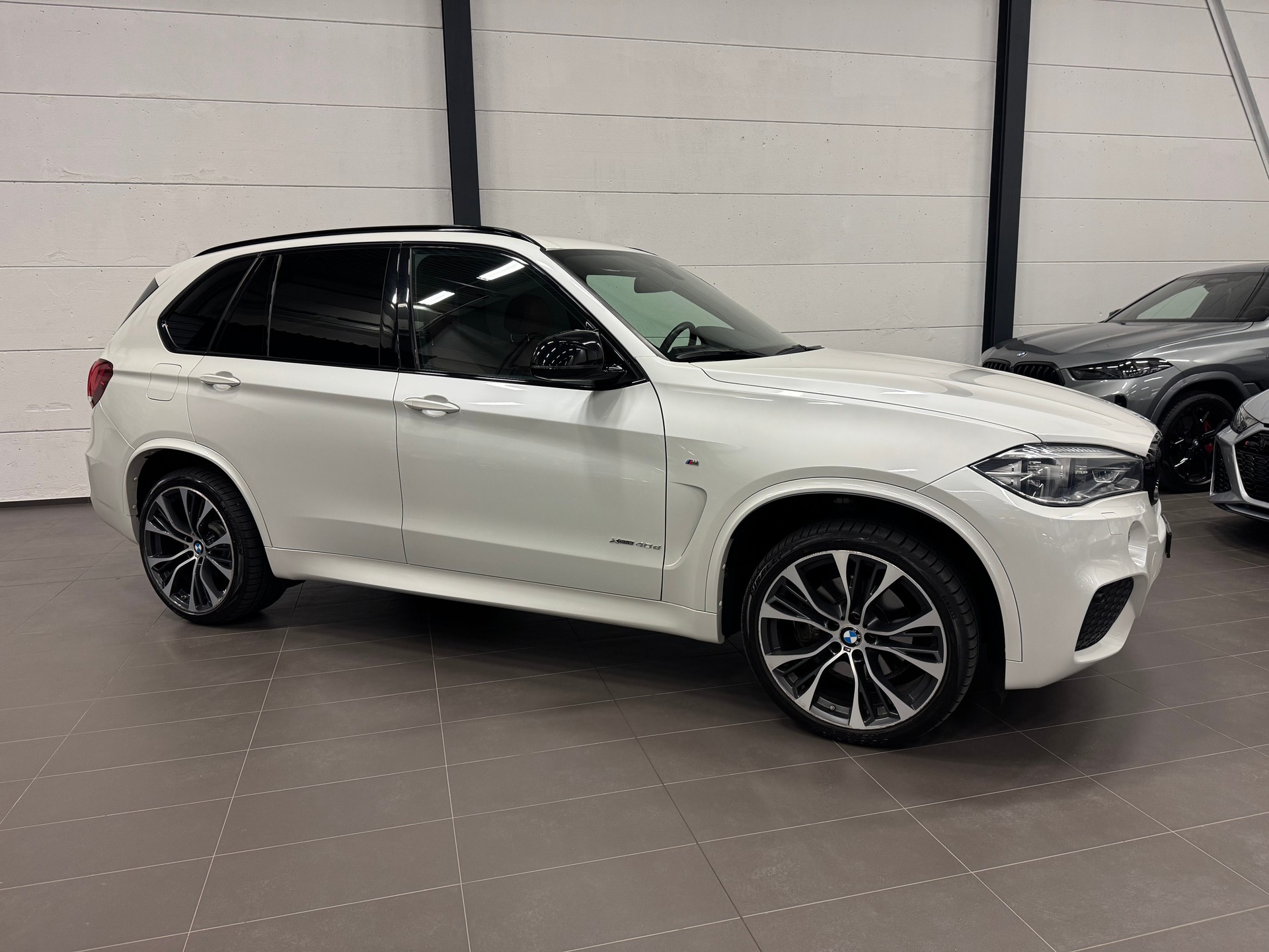 BMW X5 xDrive 40d Steptronic M Sport-showroom-element-3