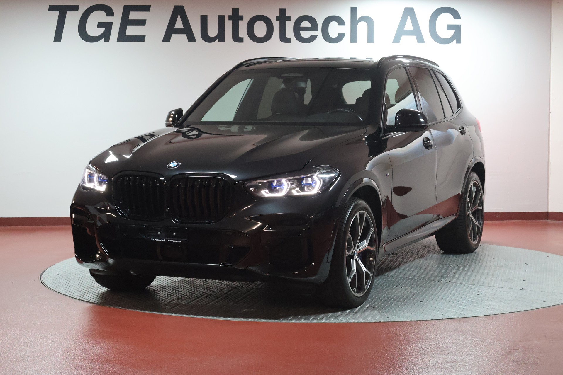 BMW X5 xDrive 48V 30d M Sport Steptronic-showroom-element-1