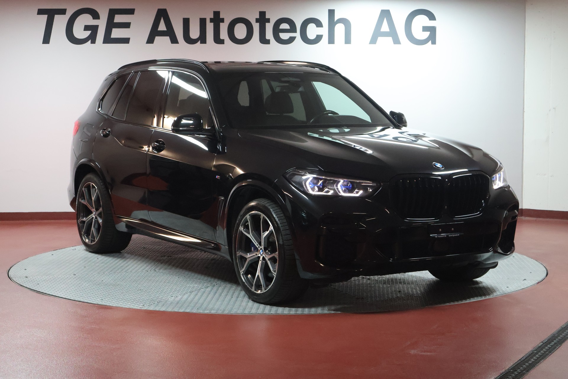 BMW X5 xDrive 48V 30d M Sport Steptronic-showroom-element-3