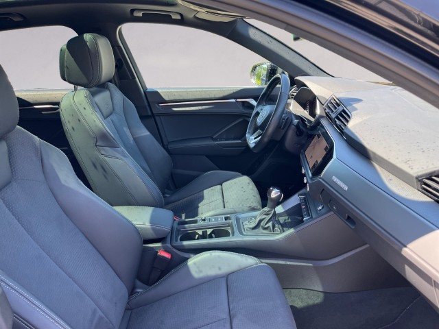 AUDI Q3 40 TFSI S line quattro S-tronic-image-16