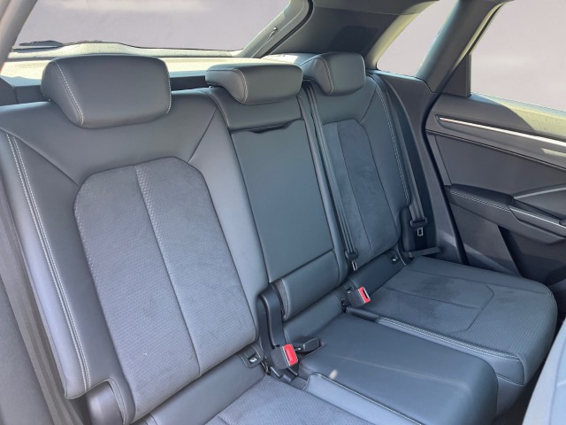 AUDI Q3 40 TFSI S line quattro S-tronic-image-17