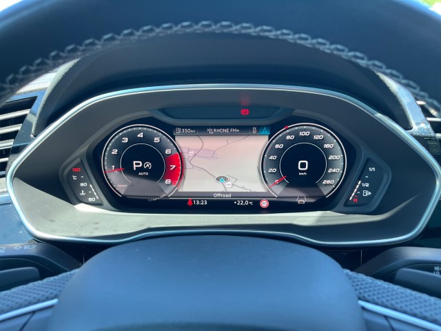 AUDI Q3 40 TFSI S line quattro S-tronic-image-13
