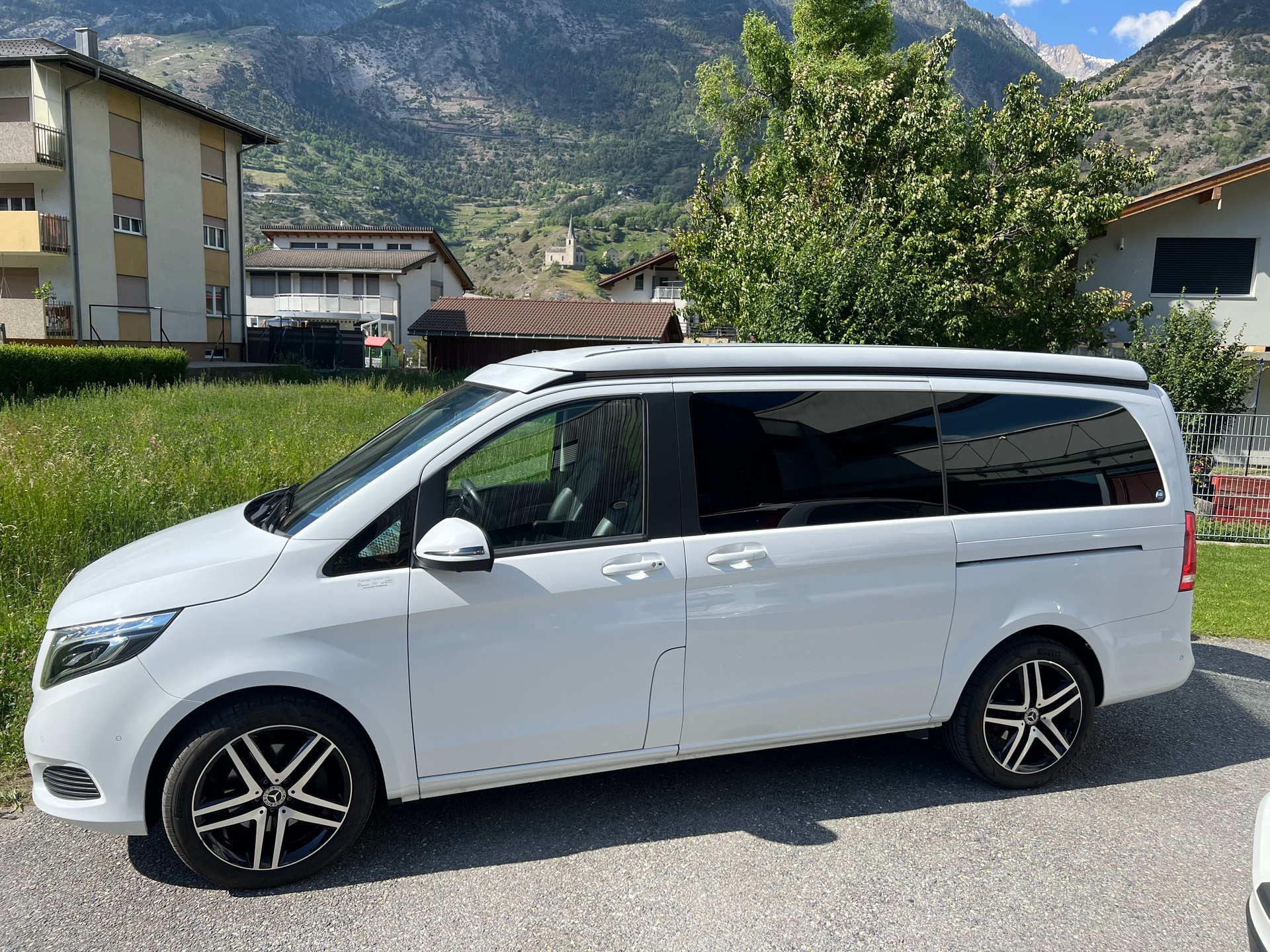 MERCEDES-BENZ 250 d Horizon 4matic Lang inkl. Anbauzelt, Heck- Box mit Farradträger für 4 Bikes, 8- fach bereift-image-3