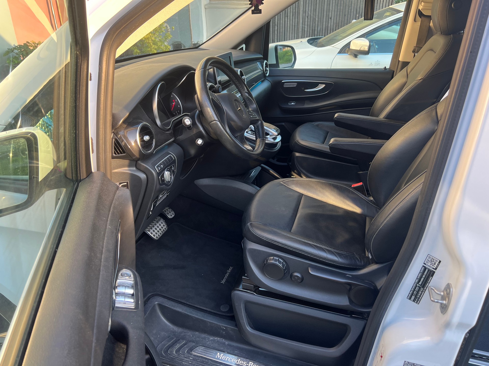 MERCEDES-BENZ 250 d Horizon 4matic Lang inkl. Anbauzelt, Heck- Box mit Farradträger für 4 Bikes, 8- fach bereift-image-6