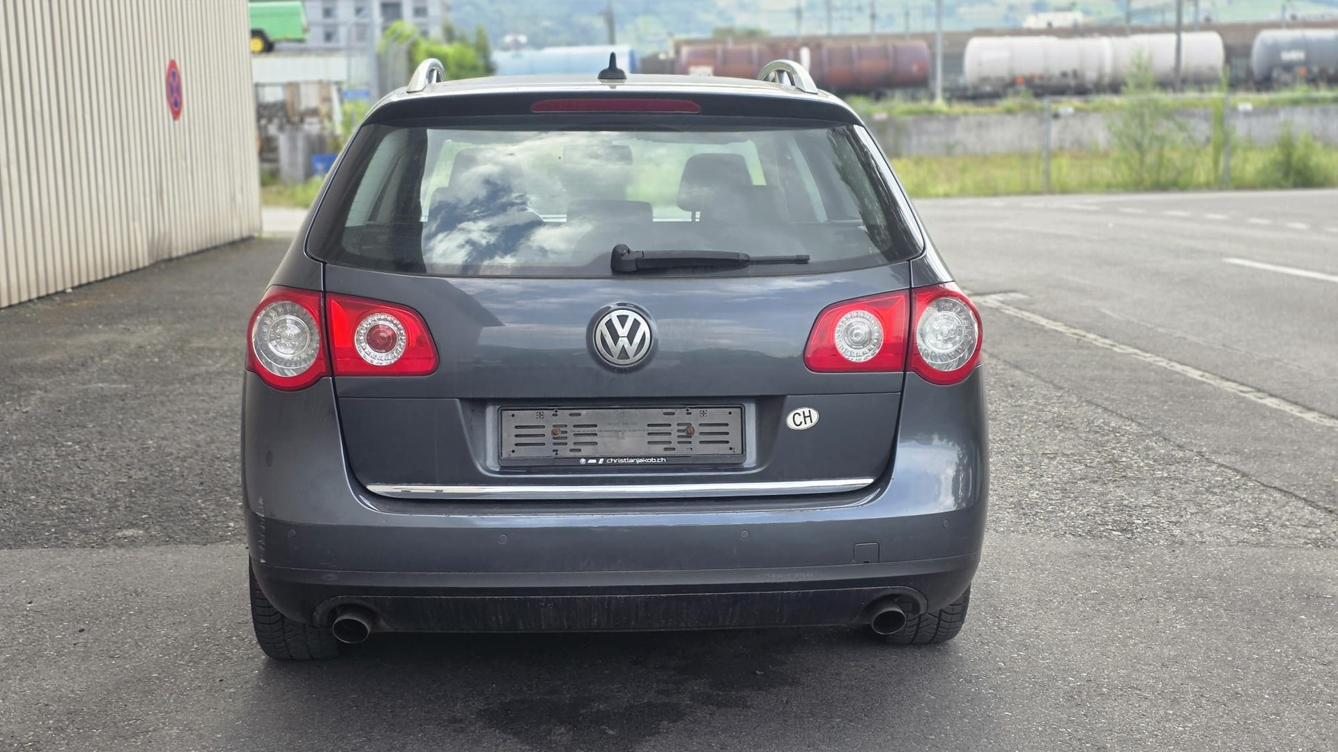 VW Passat Variant 2.0 TDI Highline 4Motion DSG-image-4