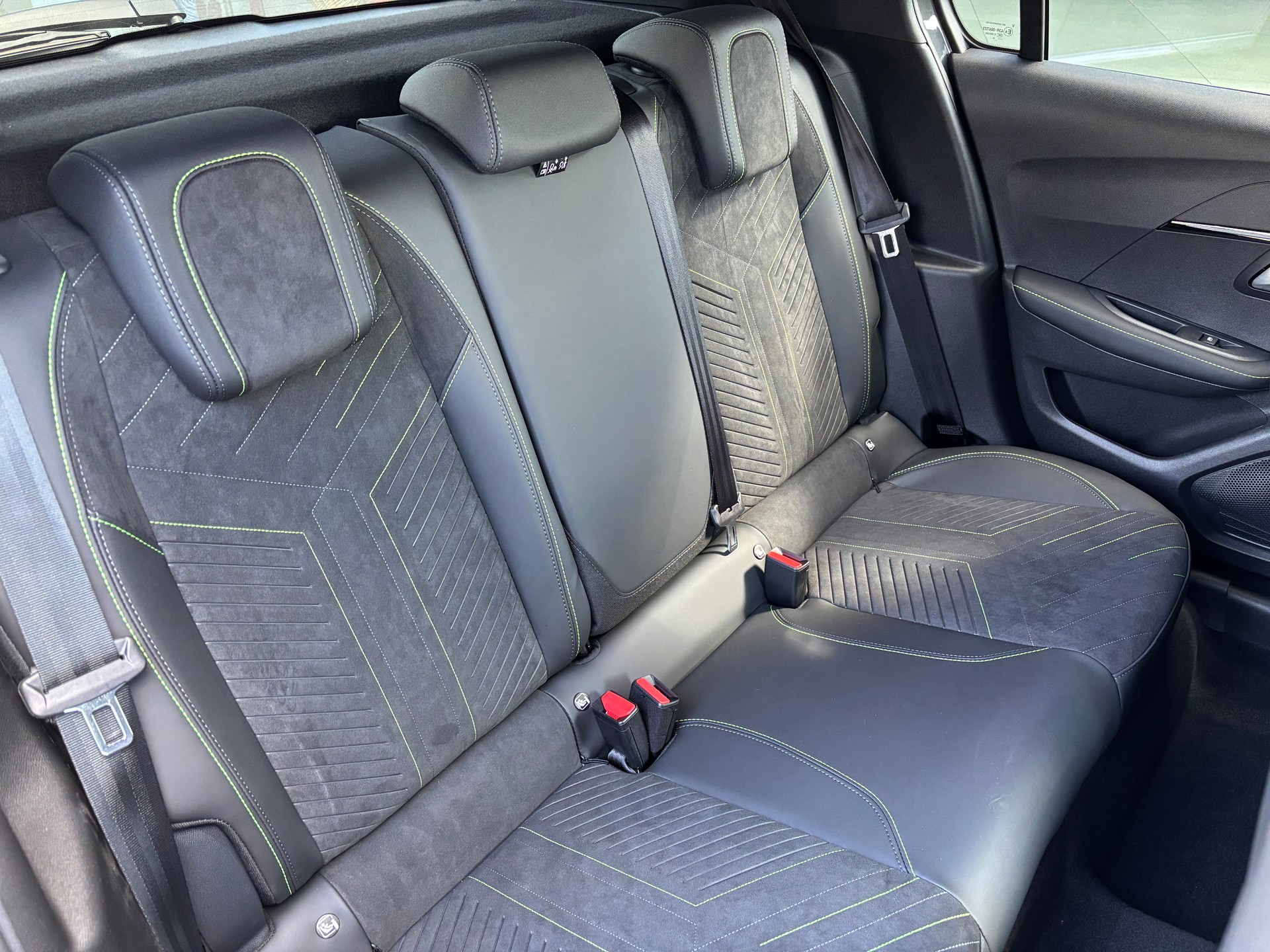 PEUGEOT 208 1.2 MHEV 145 GT-image-6