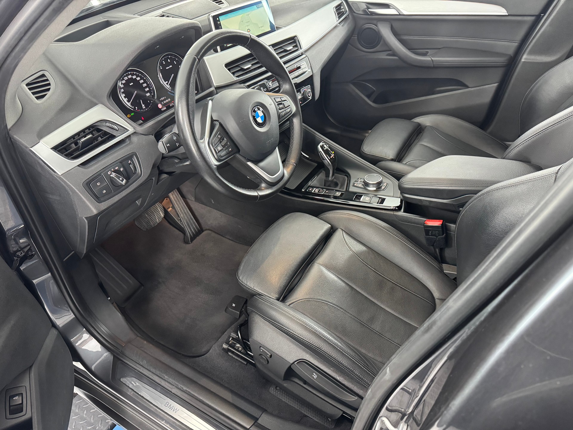 BMW X1 xDrive 20i Sport Line Steptronic-image-11