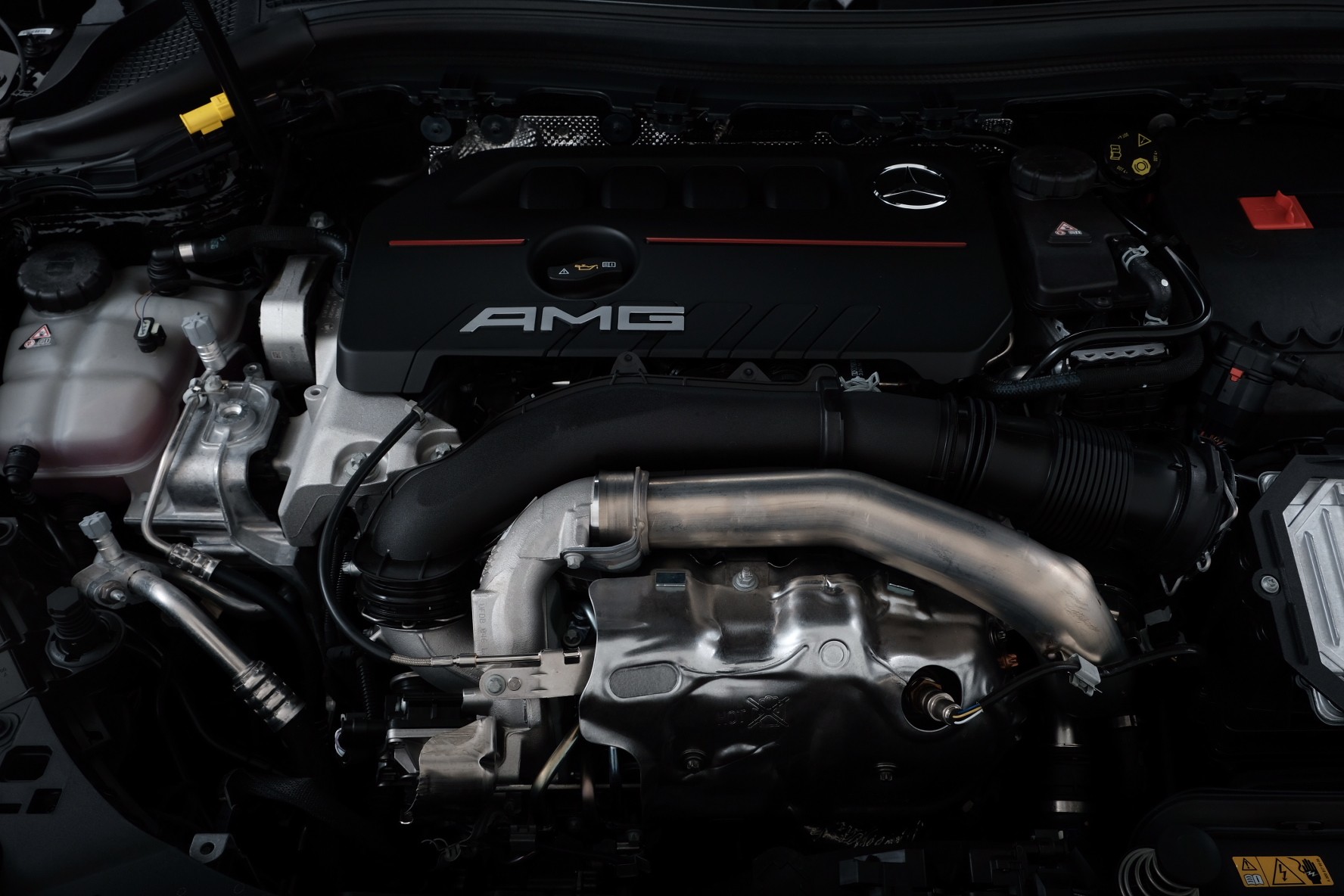MERCEDES-BENZ GLA AMG 35 4Matic 8G-DCT-showroom-element-2