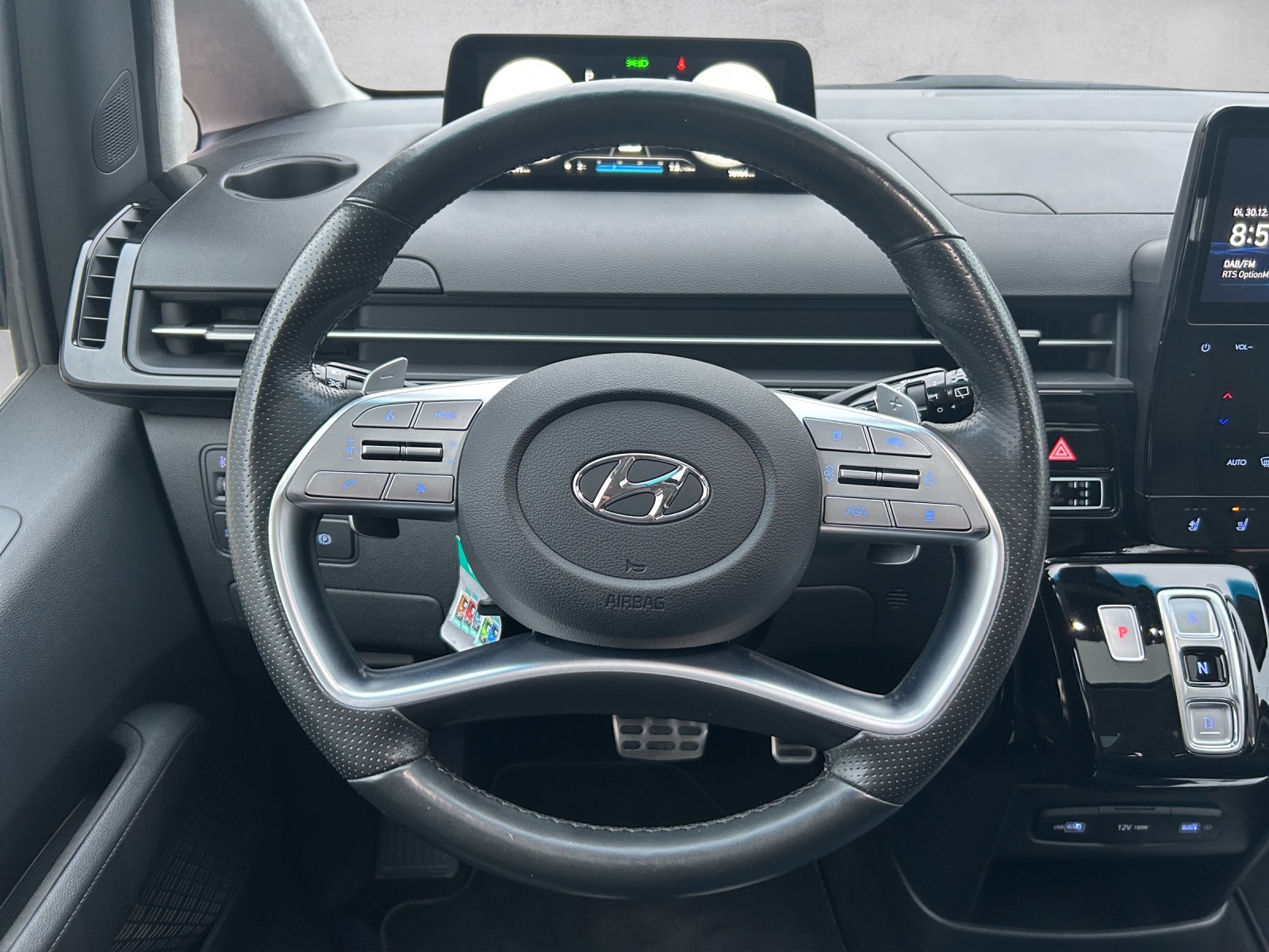 HYUNDAI Staria Premium 2.2 CRDi Vertex 4WD A-image-16