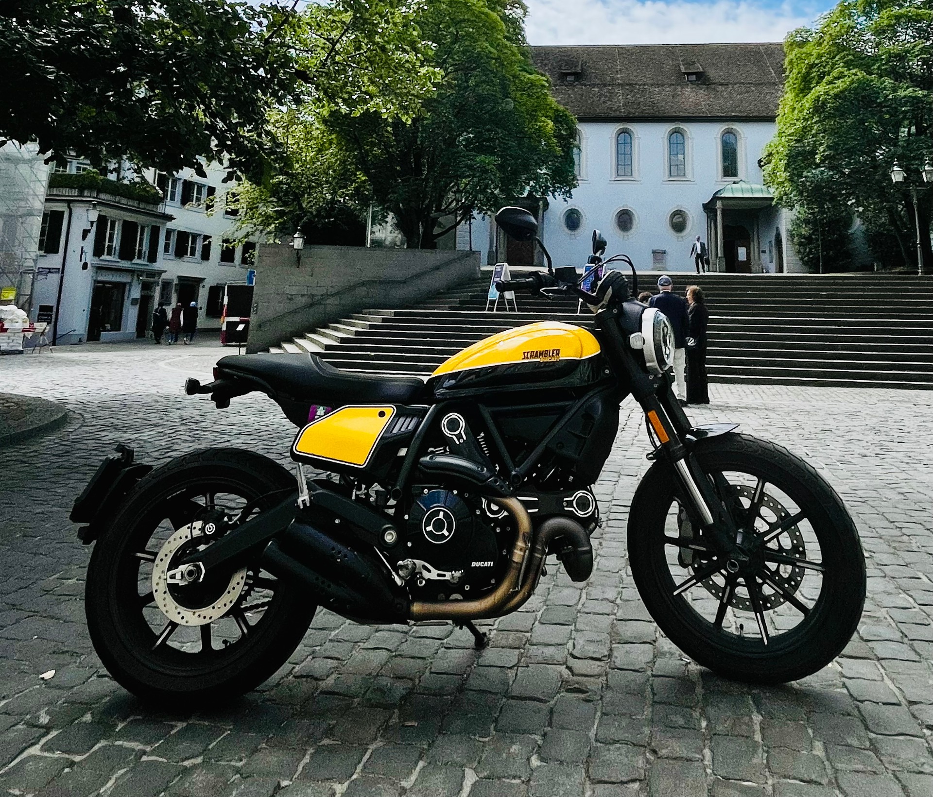 DUCATI Scrambler 800 Full Throttle-image-1