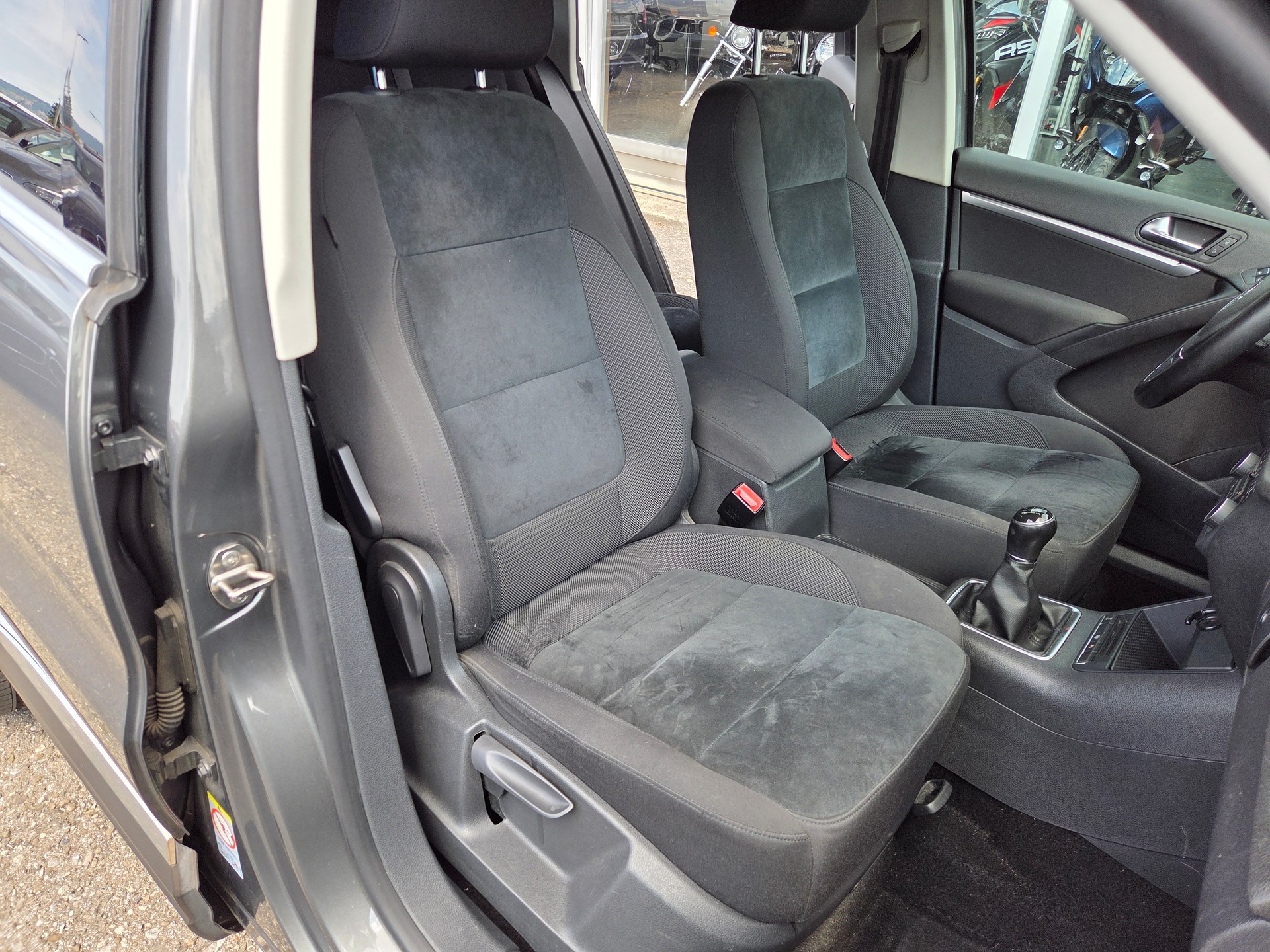 VW Tiguan 1.4 TSI Sport&Style 4Motion-image-12