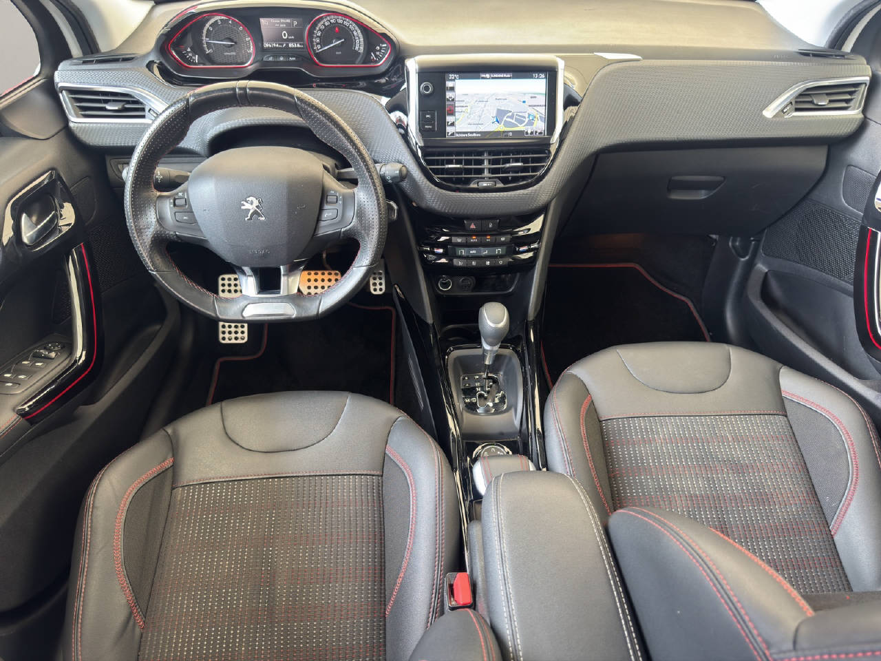 PEUGEOT 2008 1.2 PureTech 110 Allure S/S *Automat*-image-8