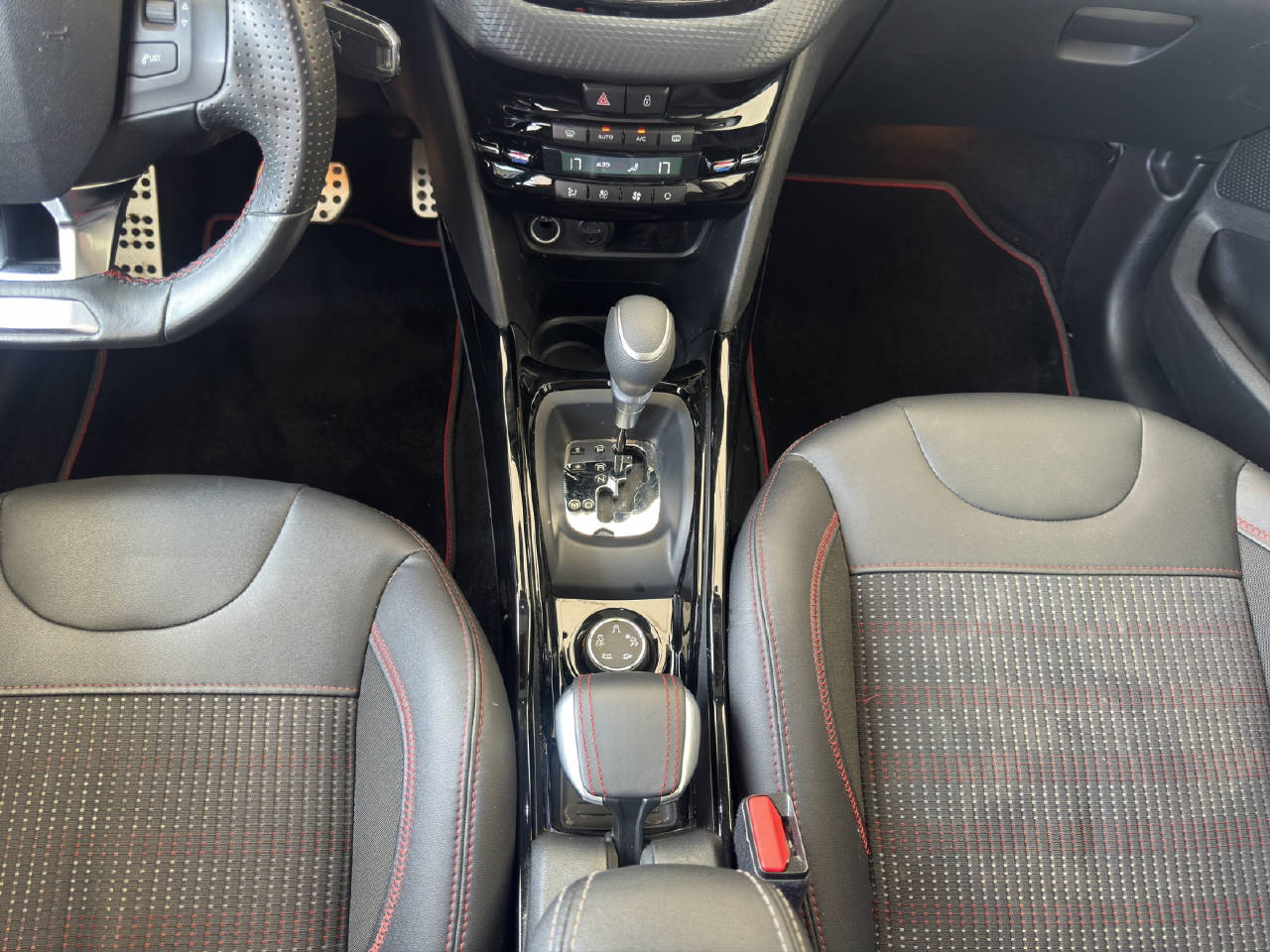 PEUGEOT 2008 1.2 PureTech 110 Allure S/S *Automat*-image-13