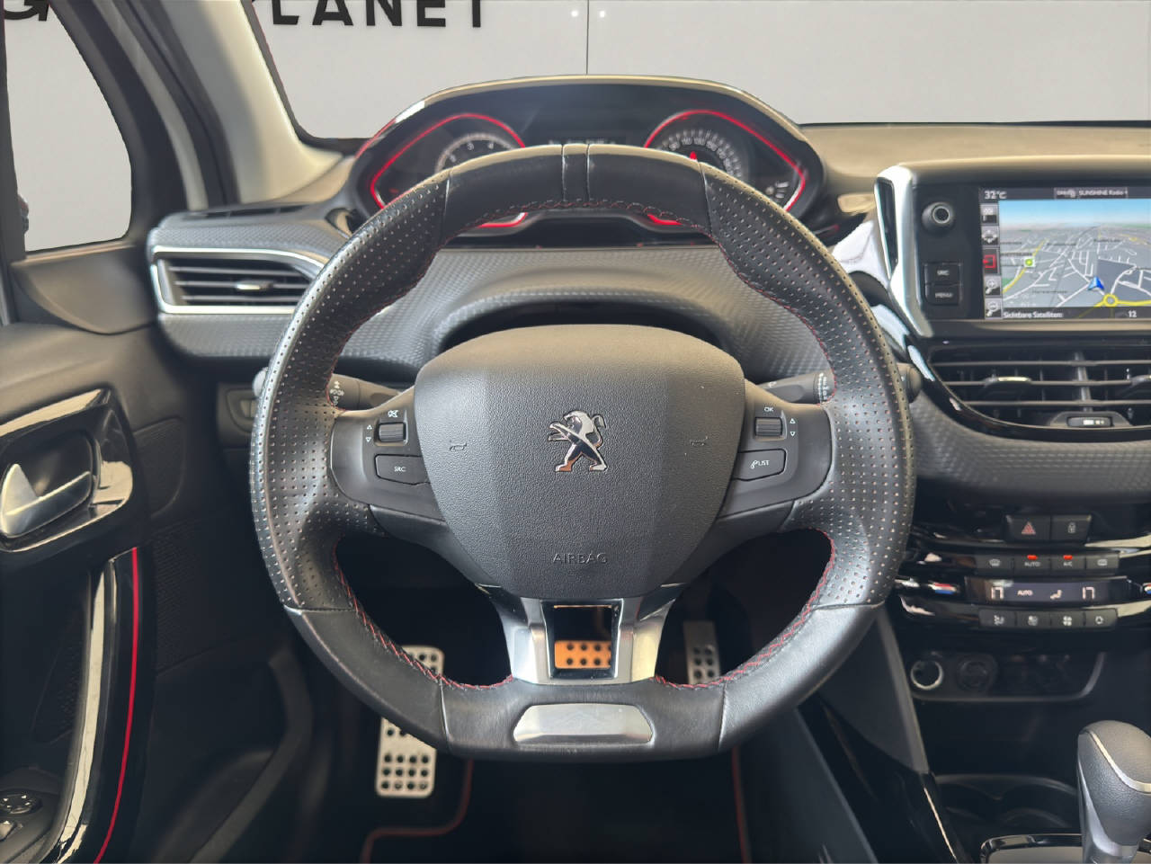 PEUGEOT 2008 1.2 PureTech 110 Allure S/S *Automat*-image-12