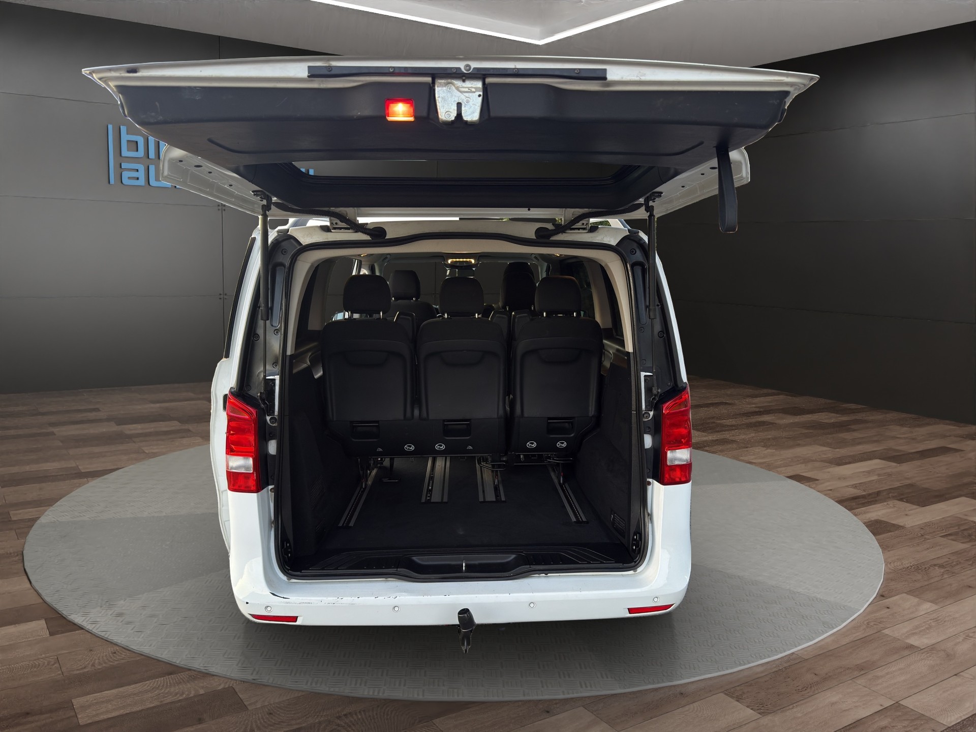 MERCEDES-BENZ V 220 d Exclusive lang 4Matic 7G-Tronic-image-6