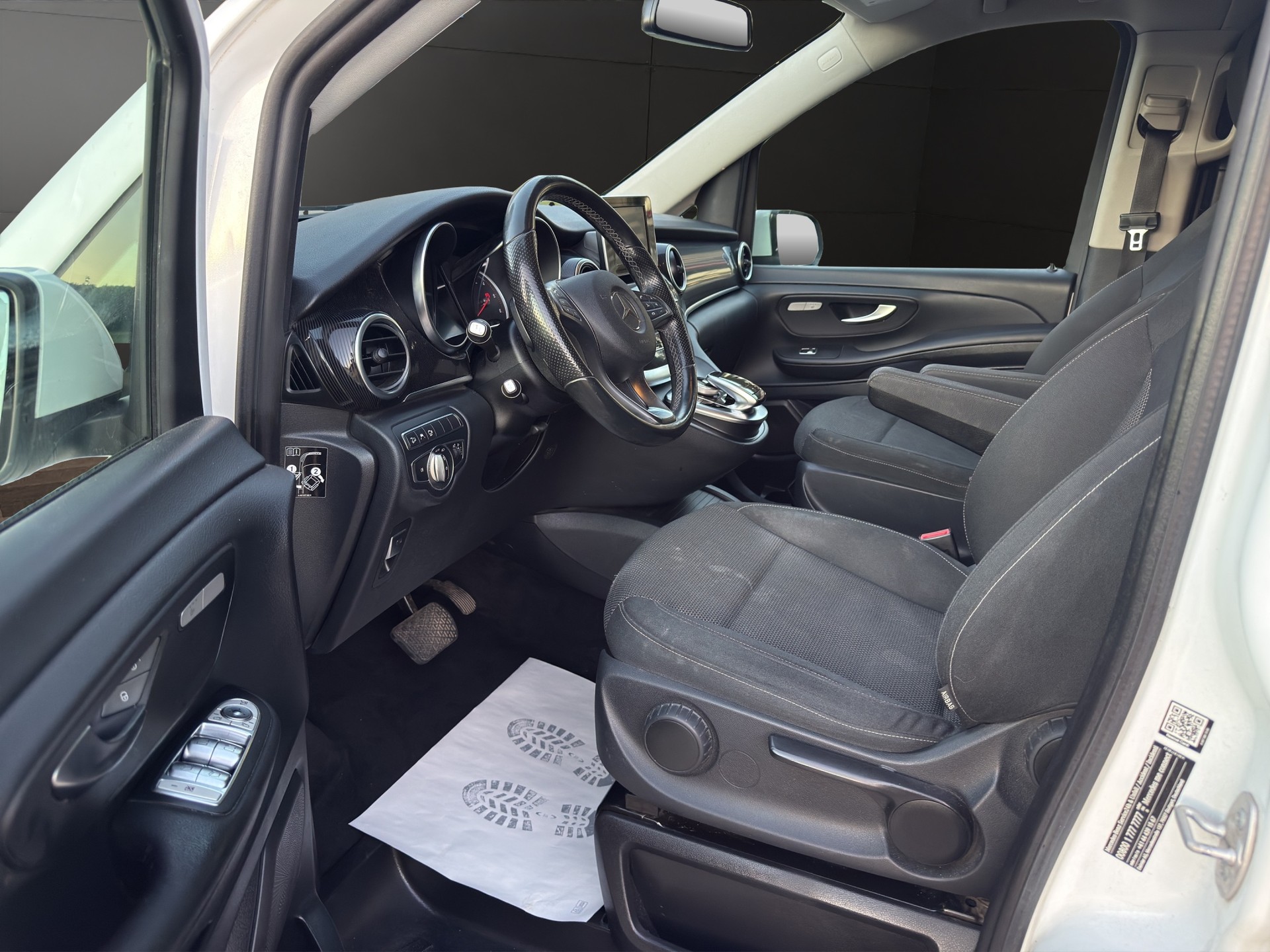 MERCEDES-BENZ V 220 d Exclusive lang 4Matic 7G-Tronic-image-10