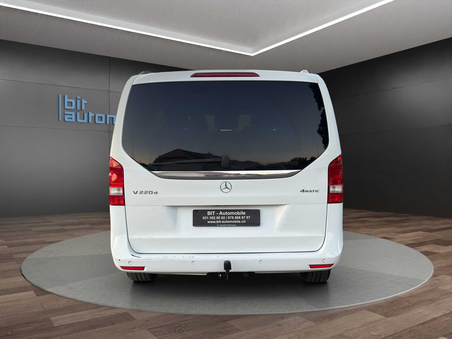 MERCEDES-BENZ V 220 d Exclusive lang 4Matic 7G-Tronic-image-5