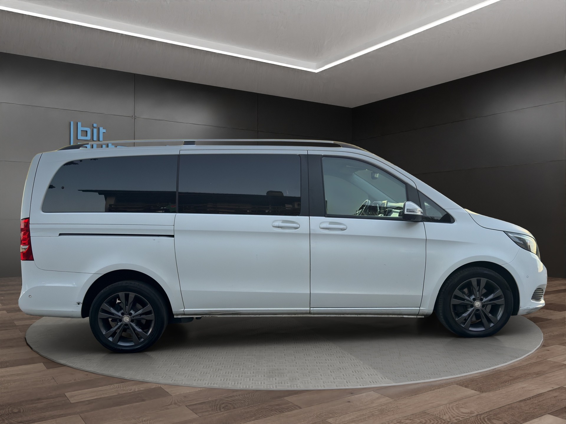 MERCEDES-BENZ V 220 d Exclusive lang 4Matic 7G-Tronic-image-8