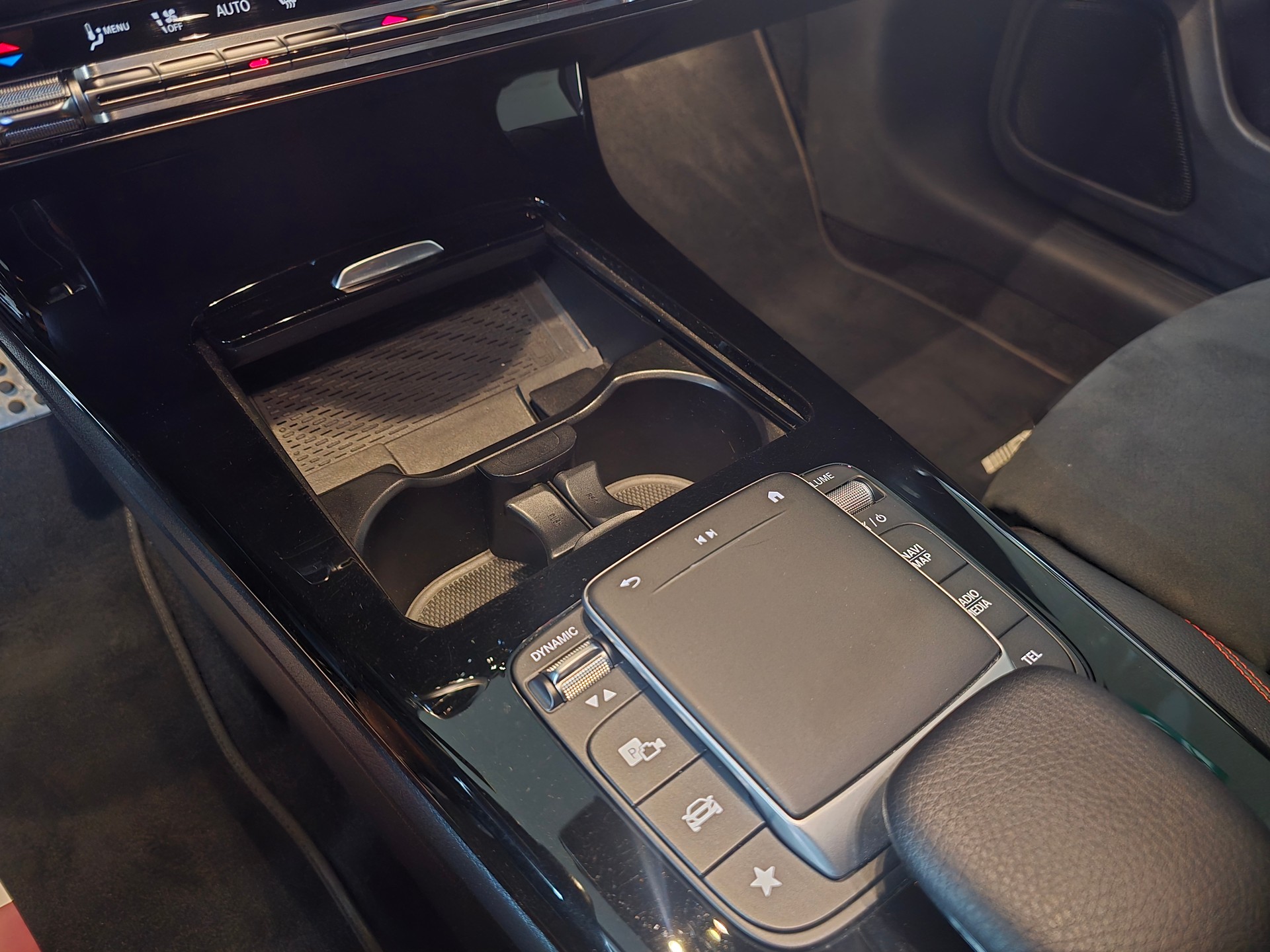 MERCEDES-BENZ CLA Shooting Brake 200 AMG Line 7G-DCT CH-Fahrzeug-image-17