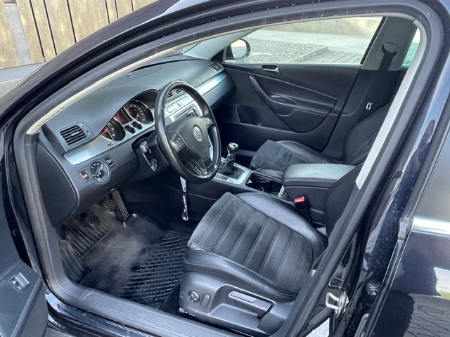 VW Passat Variant 2.0T FSI Highline-image-11