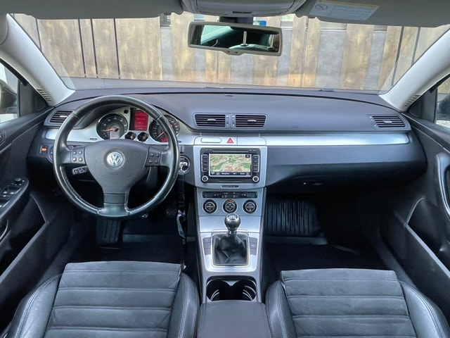 VW Passat Variant 2.0T FSI Highline-image-14