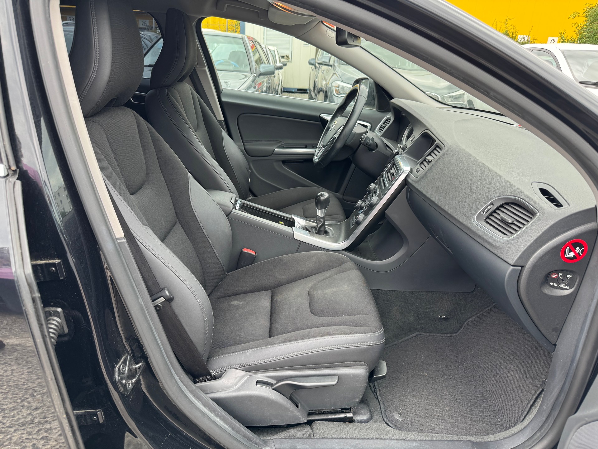 VOLVO V60 DRIVe-image-10