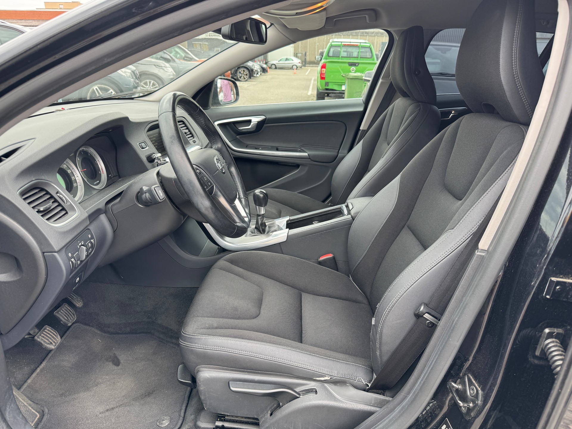 VOLVO V60 DRIVe-image-8