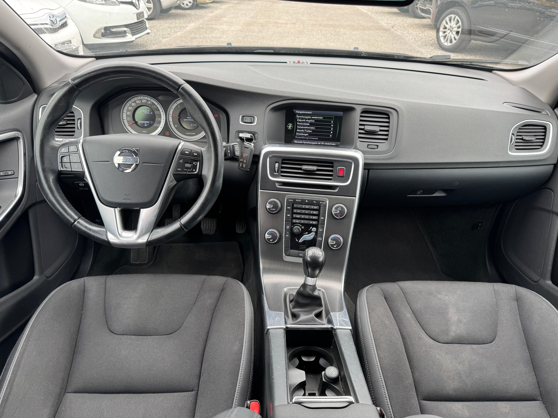 VOLVO V60 DRIVe-image-7