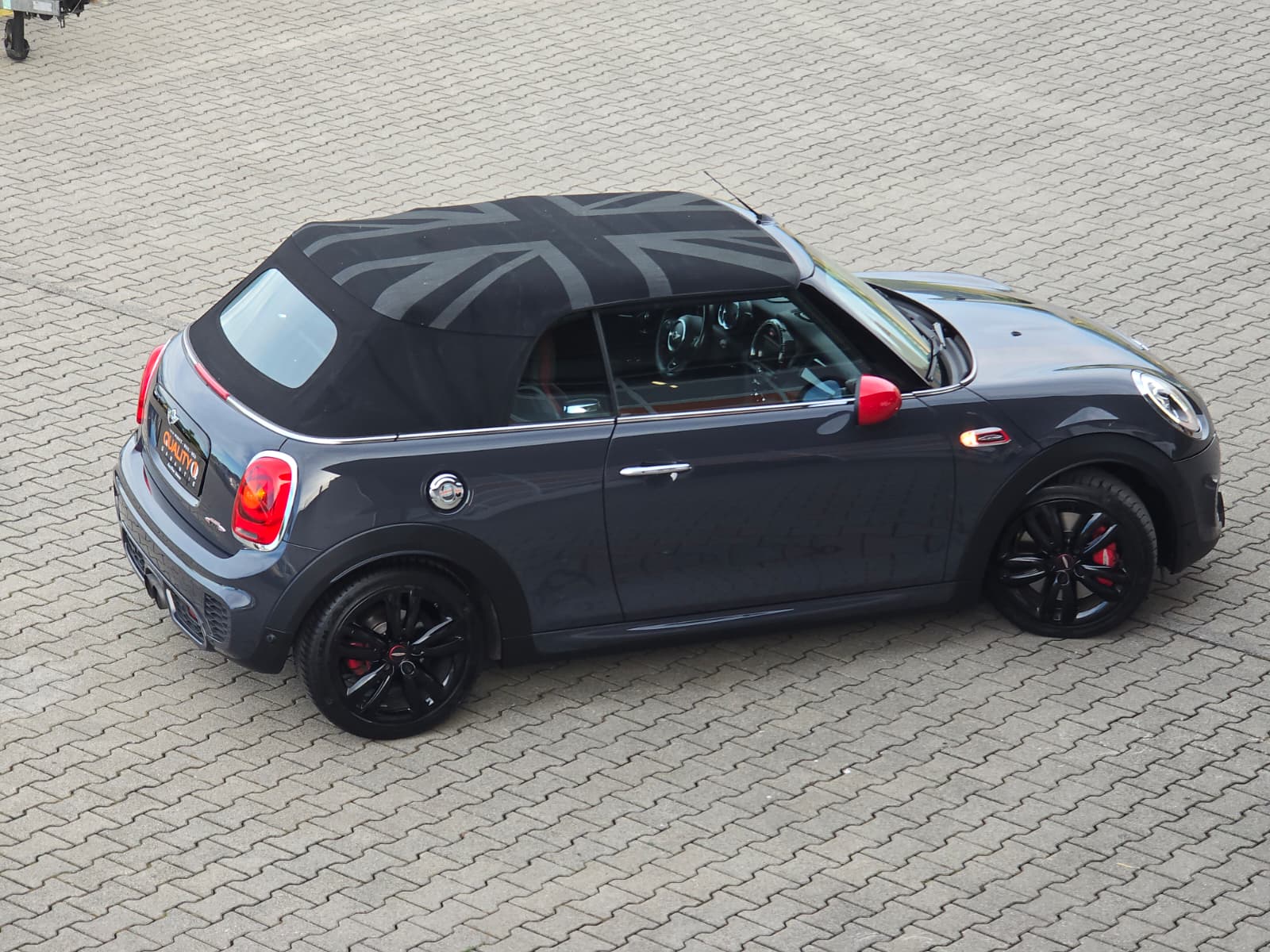 MINI Cooper John Cooper Works Cabriolet Steptronic-image-7