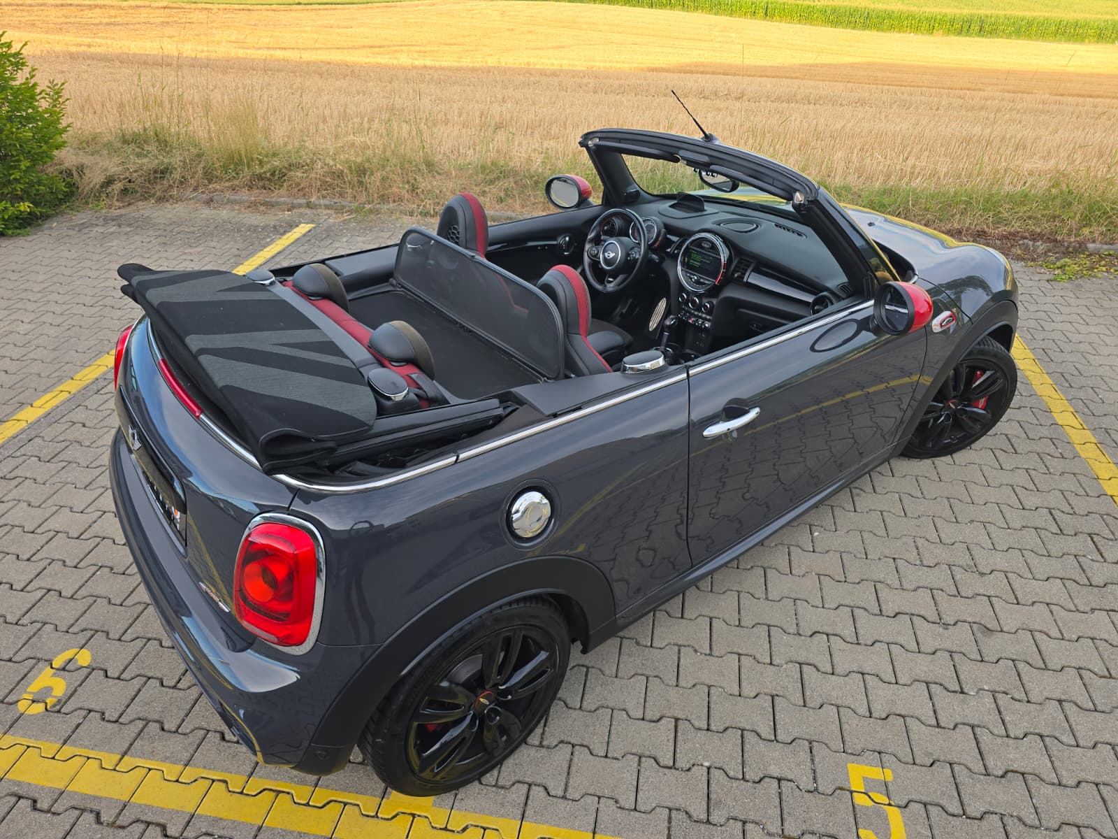 MINI Cooper John Cooper Works Cabriolet Steptronic-image-5