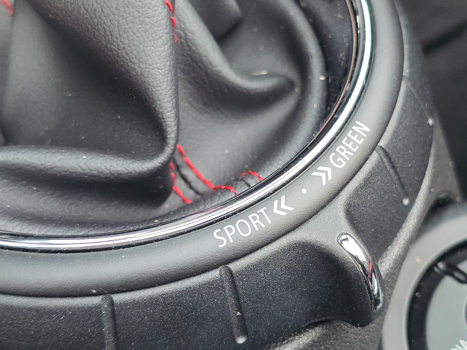 MINI Cooper John Cooper Works Cabriolet Steptronic-image-24
