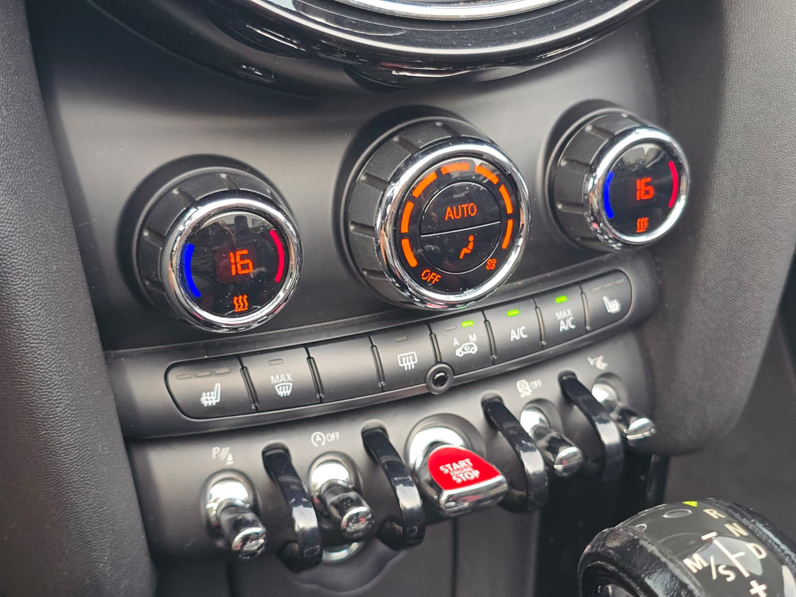 MINI Cooper John Cooper Works Cabriolet Steptronic-image-23