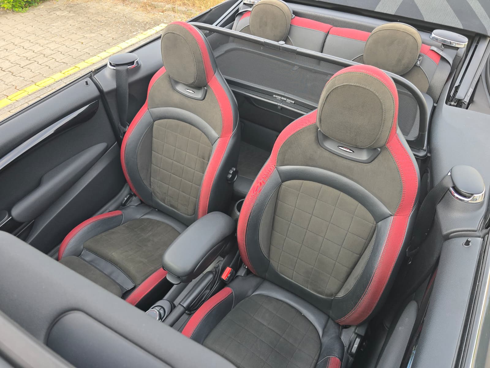 MINI Cooper John Cooper Works Cabriolet Steptronic-image-20