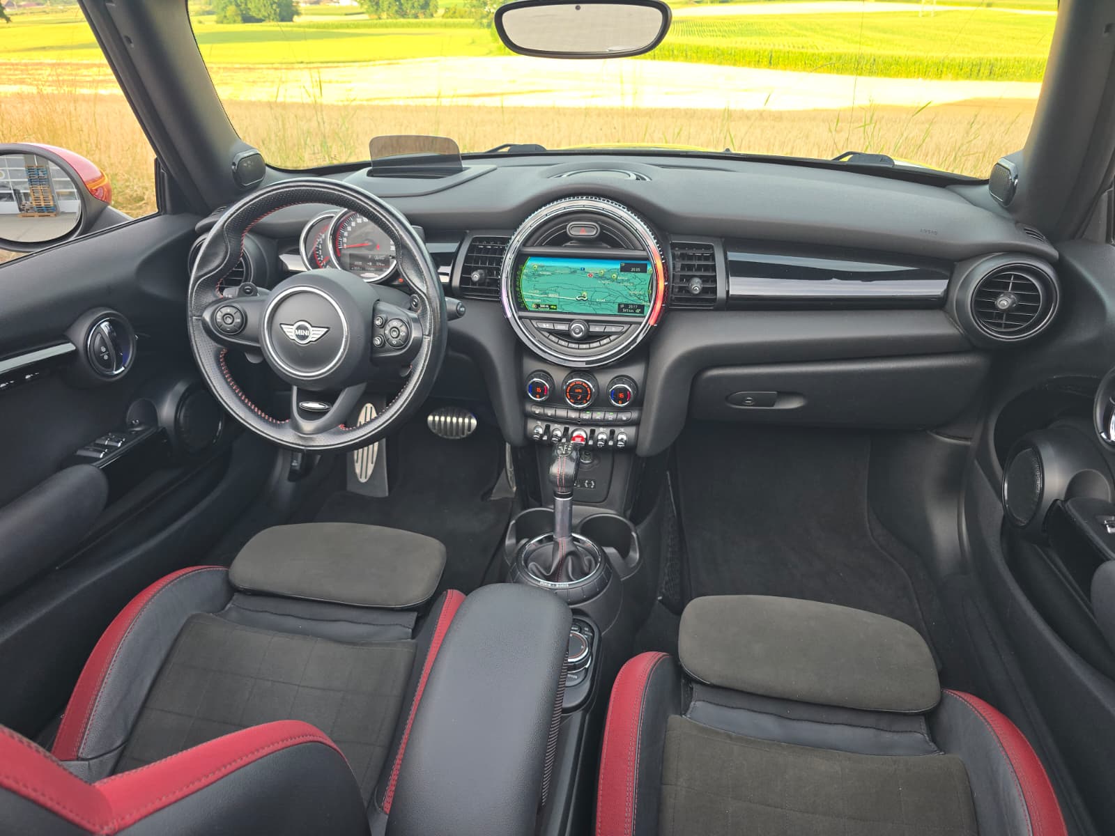MINI Cooper John Cooper Works Cabriolet Steptronic-image-28