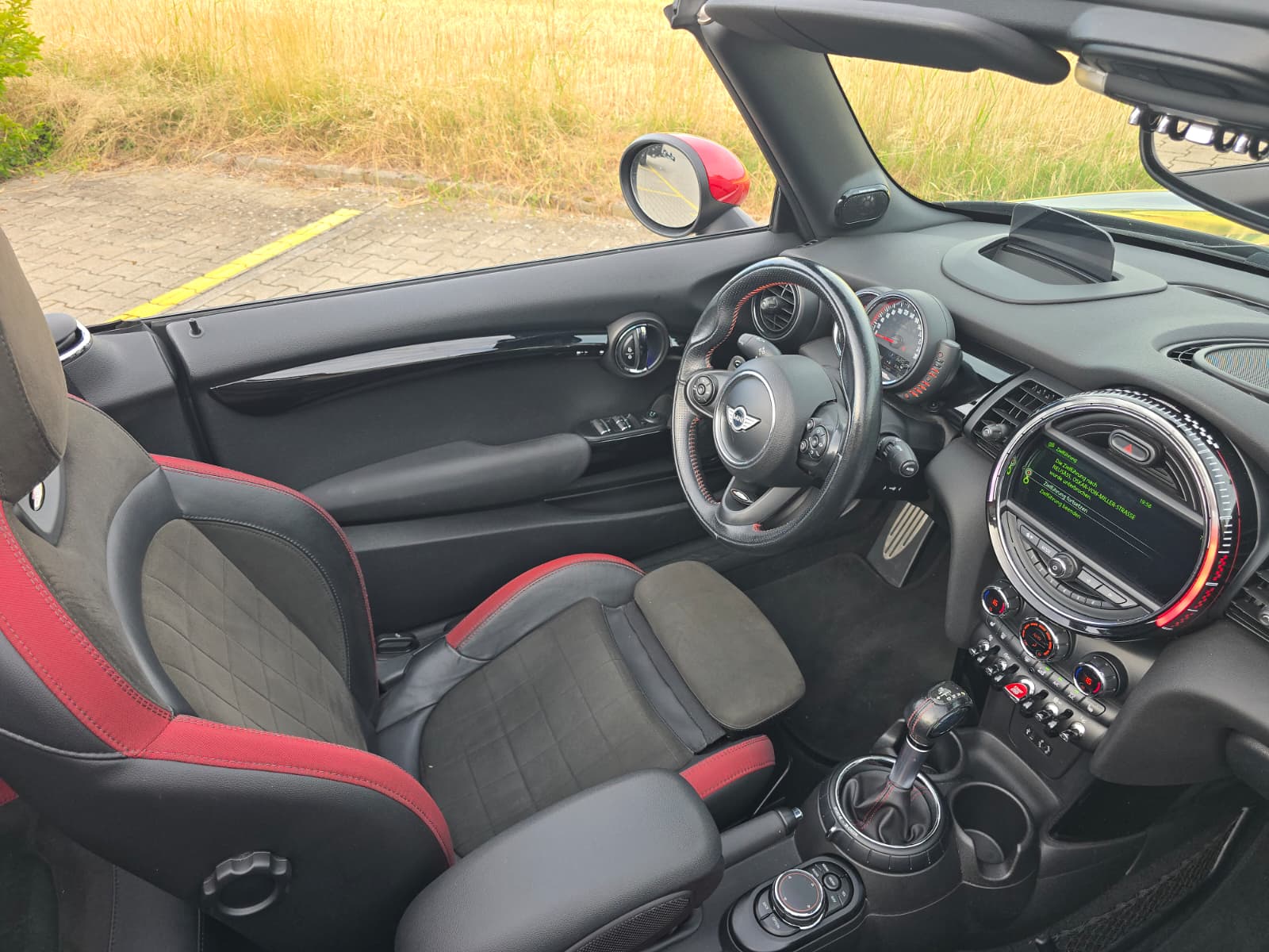 MINI Cooper John Cooper Works Cabriolet Steptronic-image-16