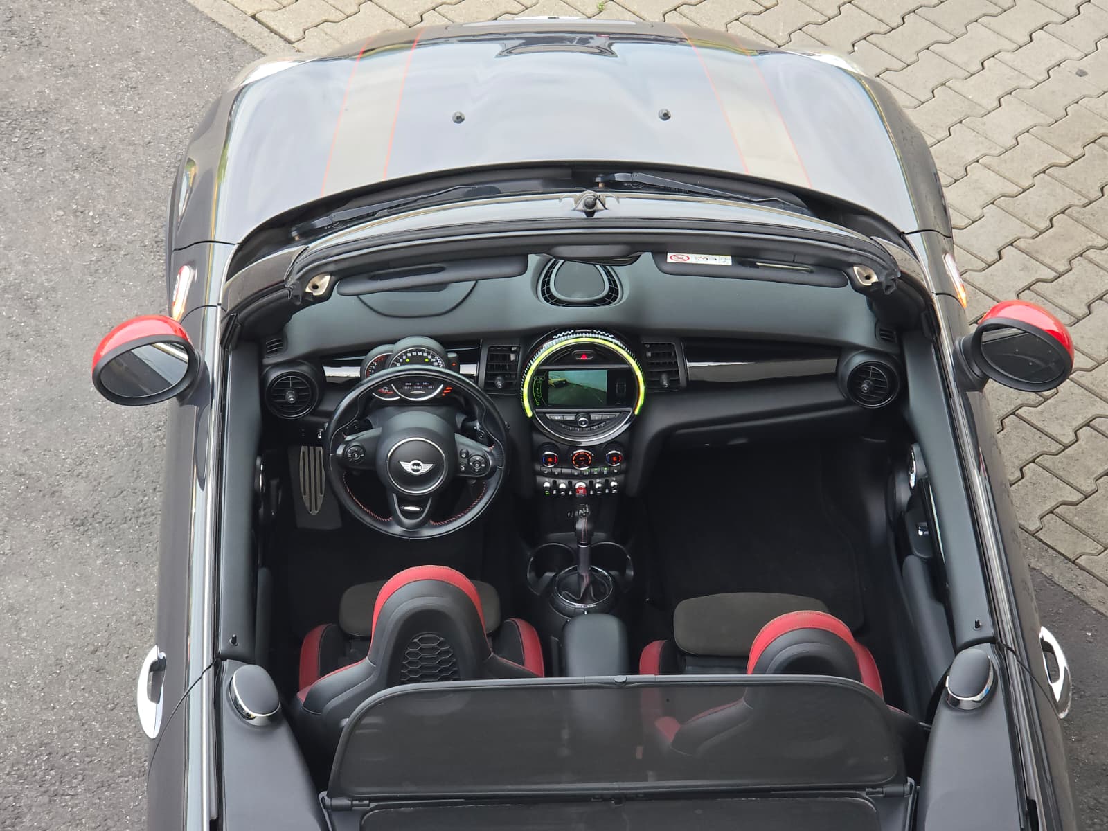MINI Cooper John Cooper Works Cabriolet Steptronic-image-18