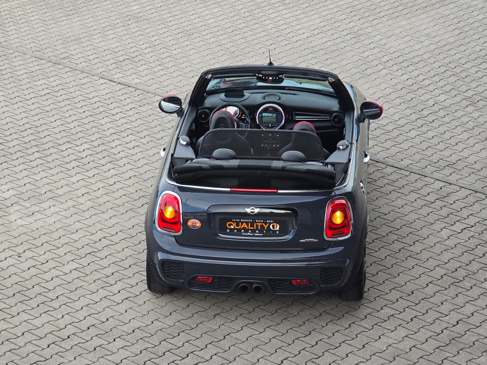 MINI Cooper John Cooper Works Cabriolet Steptronic-image-10