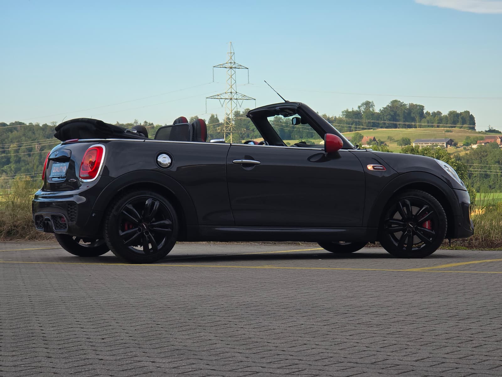 MINI Cooper John Cooper Works Cabriolet Steptronic-image-4