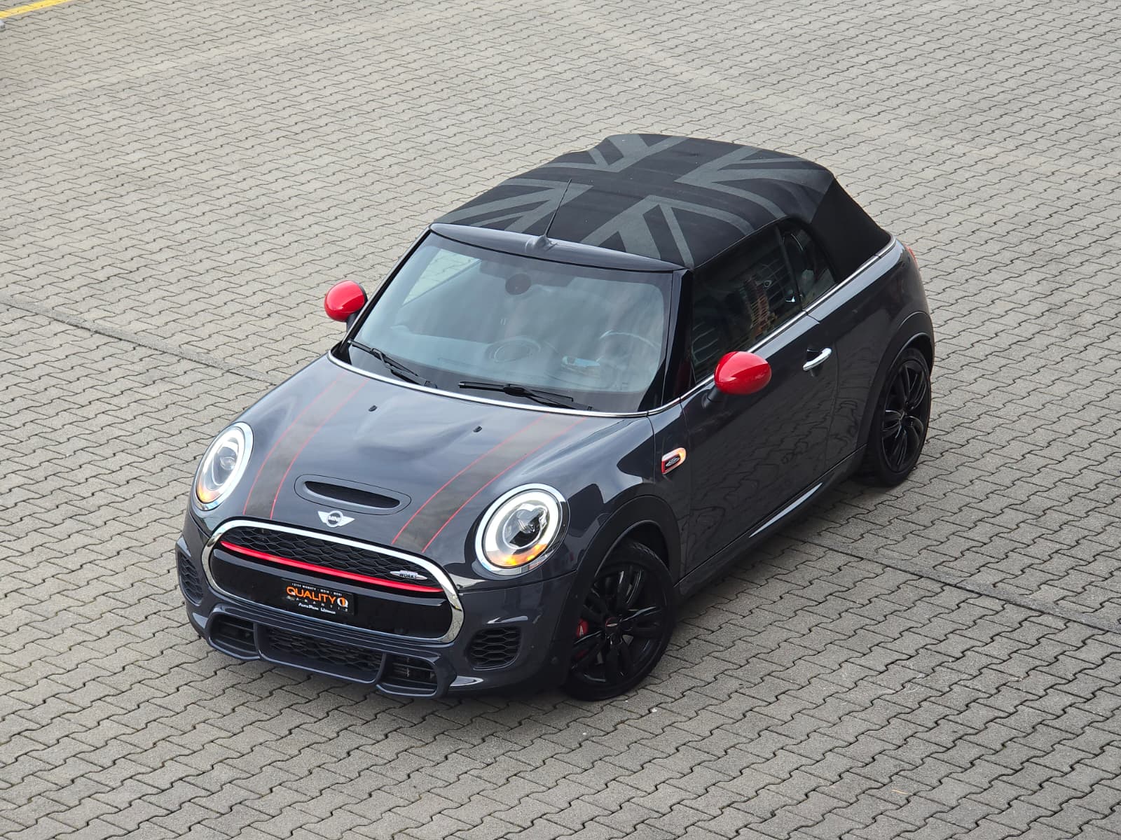 MINI Cooper John Cooper Works Cabriolet Steptronic-image-6