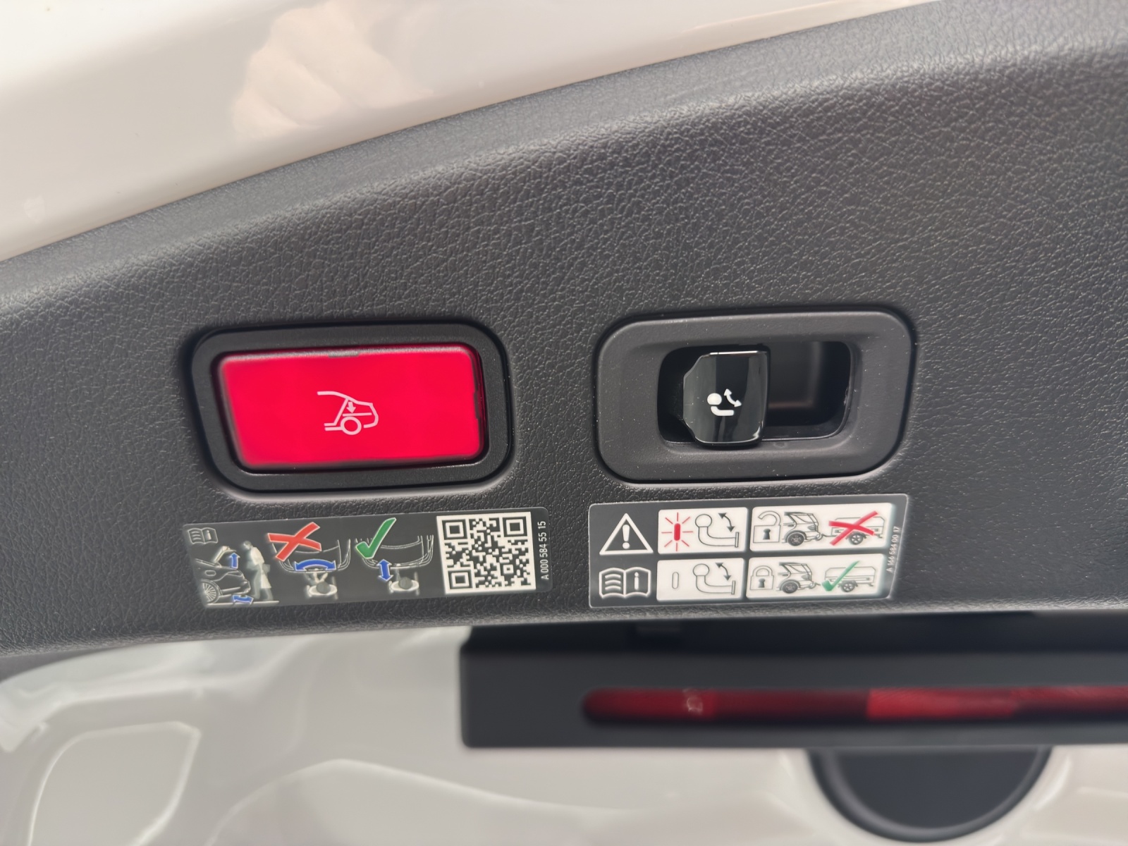 MERCEDES-BENZ CLE 200 AMG Line 4Matic-image-11