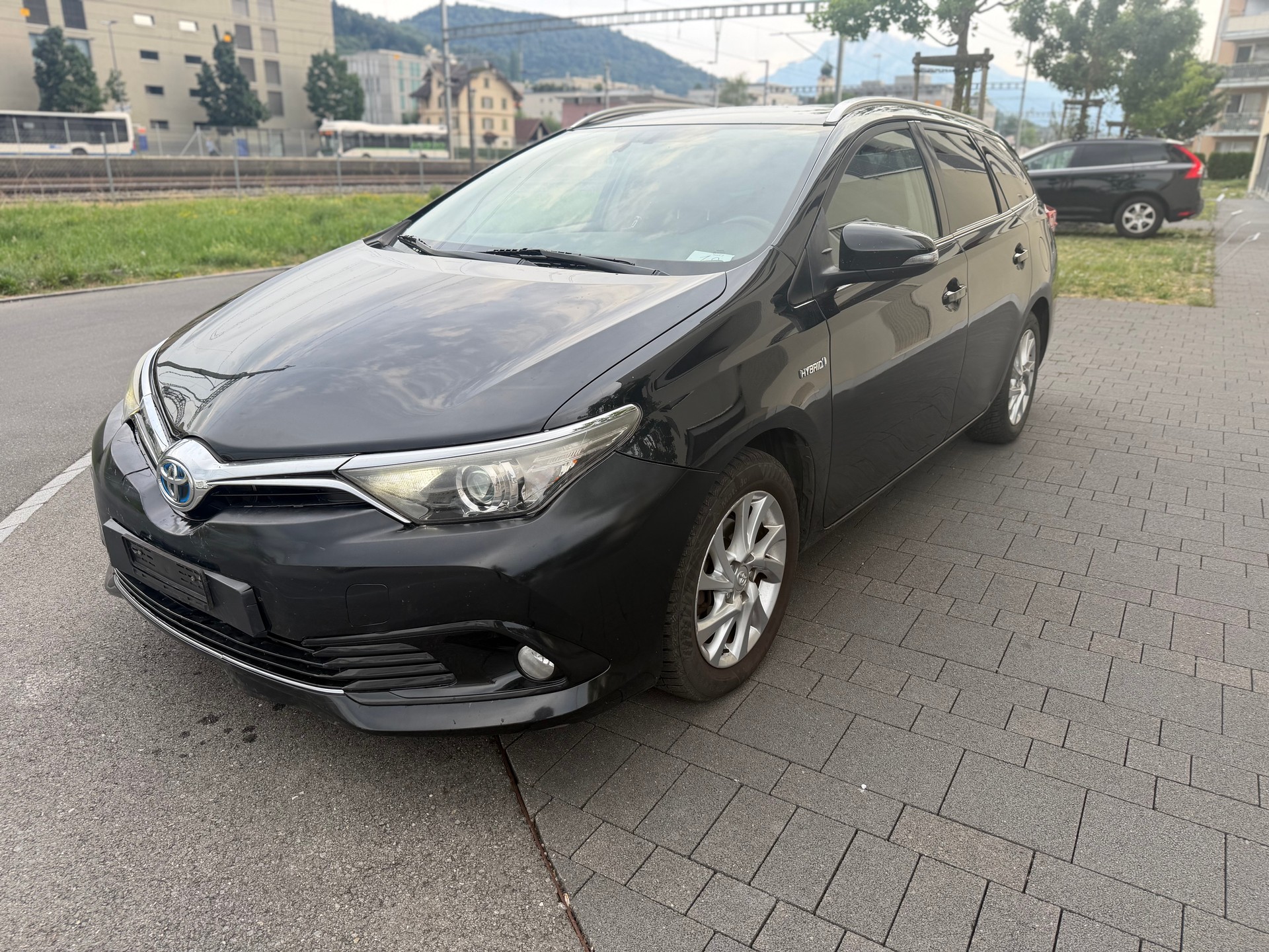 TOYOTA Auris Touring Sports 1.8 HSD Swiss Trend e-CVT