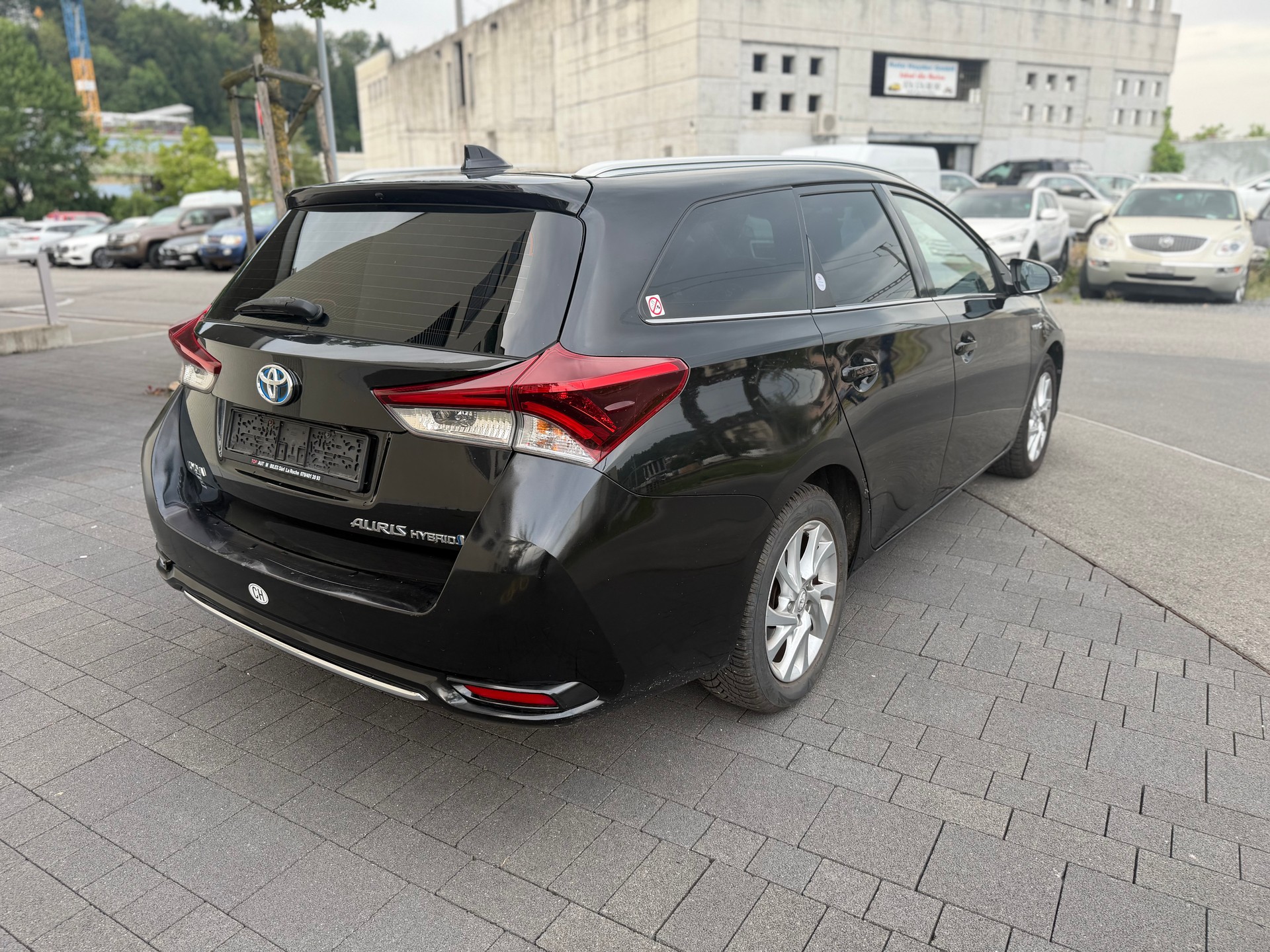 TOYOTA Auris Touring Sports 1.8 HSD Swiss Trend e-CVT-image-2