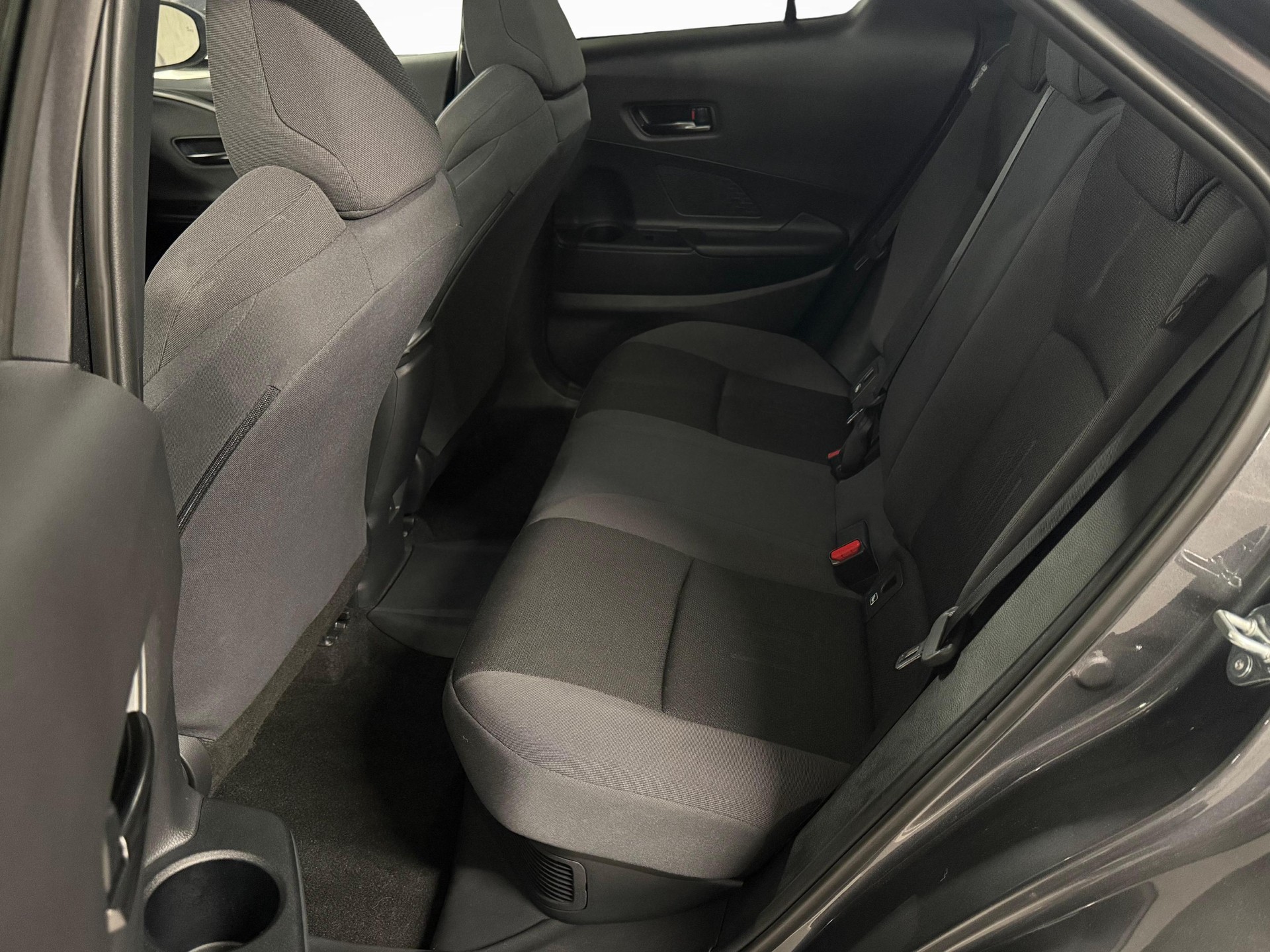 TOYOTA C-HR 2.0 PHEV Swiss Edition-image-11