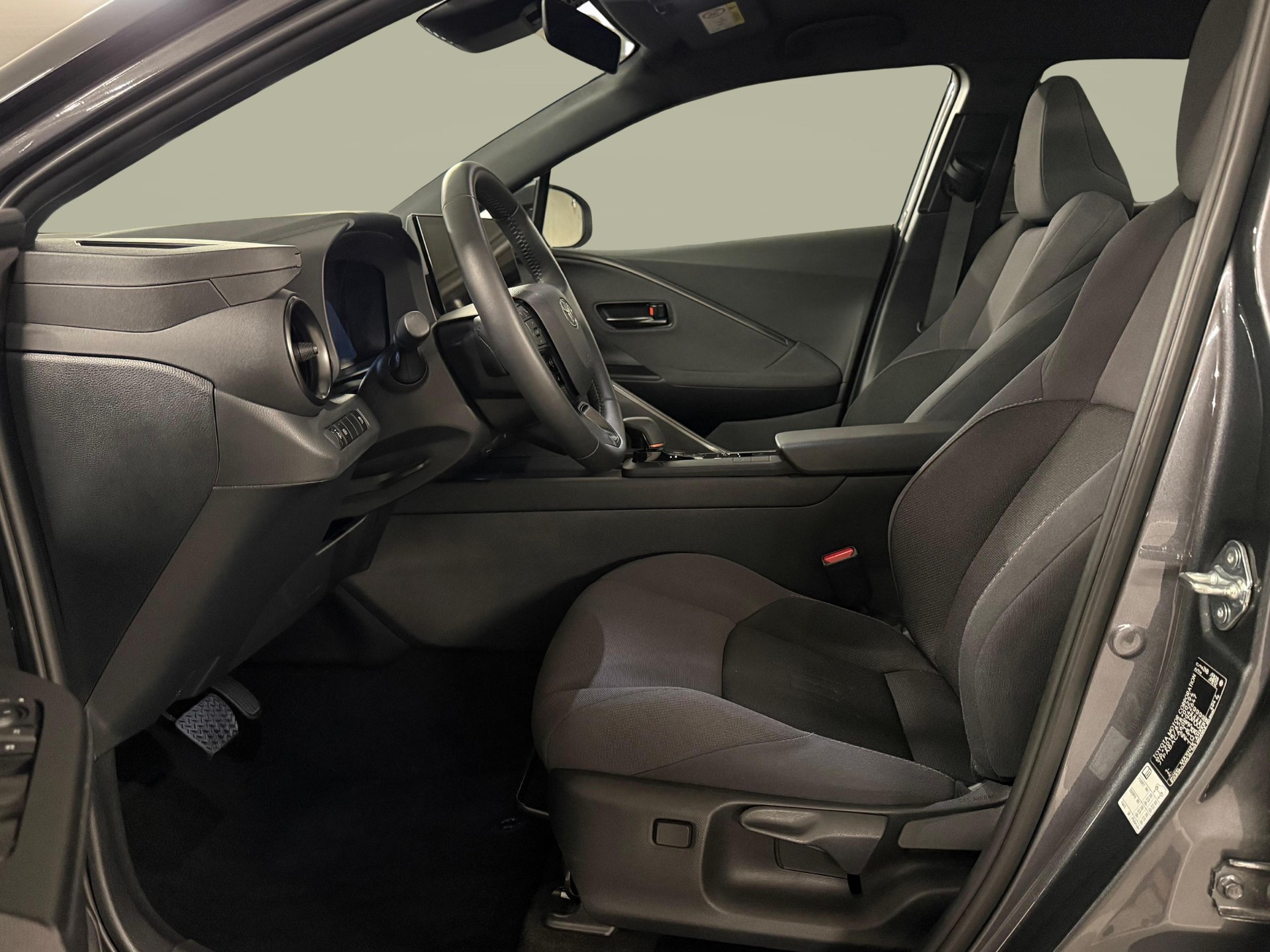 TOYOTA C-HR 2.0 PHEV Swiss Edition-image-10
