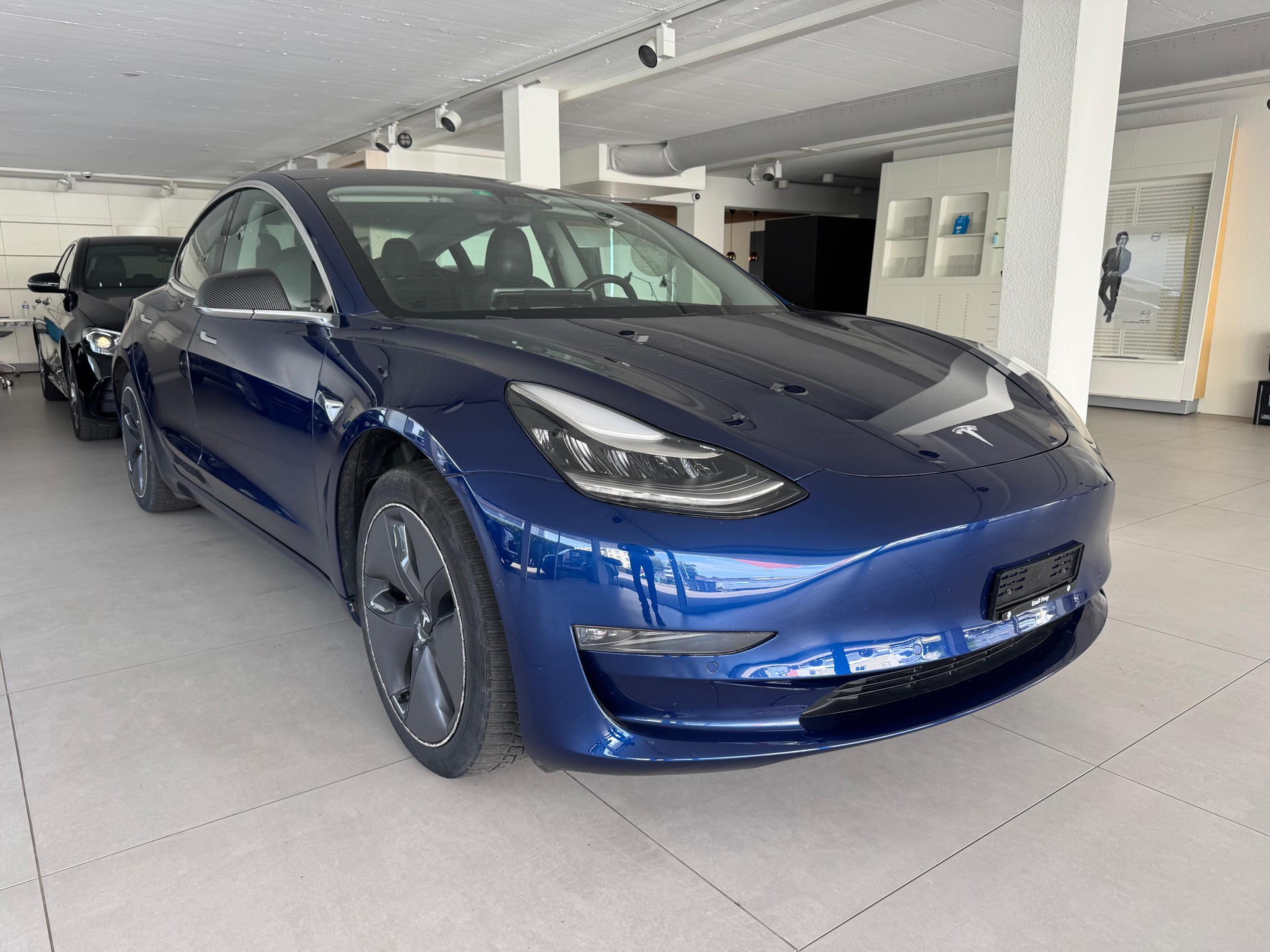 TESLA Model 3 Long Range Dual Motor AWD-showroom-element-1
