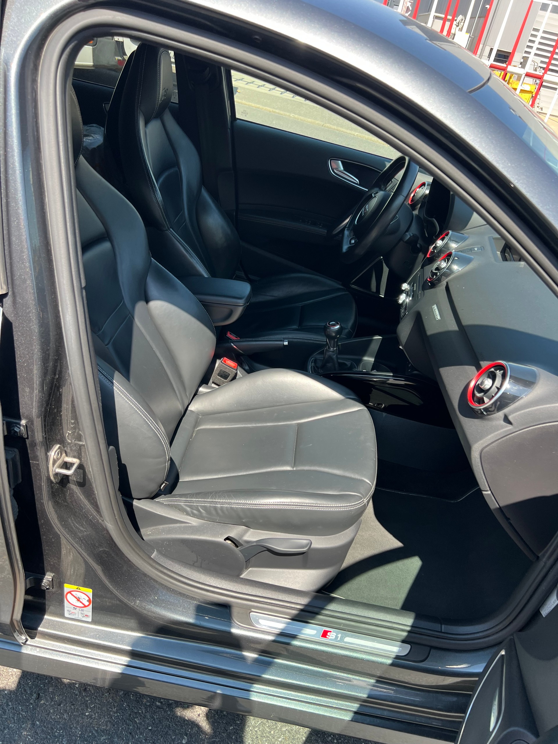 AUDI S1 Sportback 2.0 TFSI Sport quattro-image-13