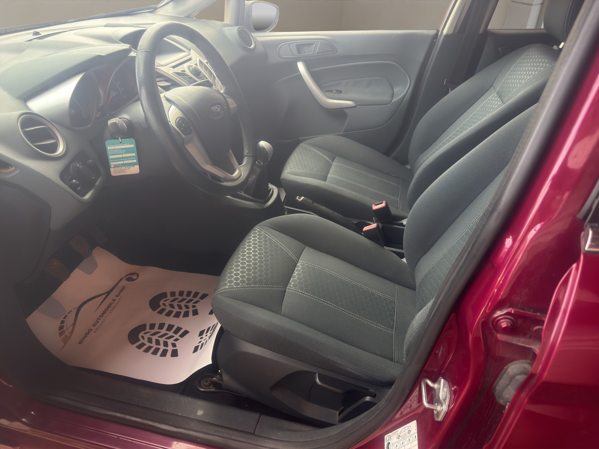 FORD Fiesta 1.4 16V Colourline-image-8